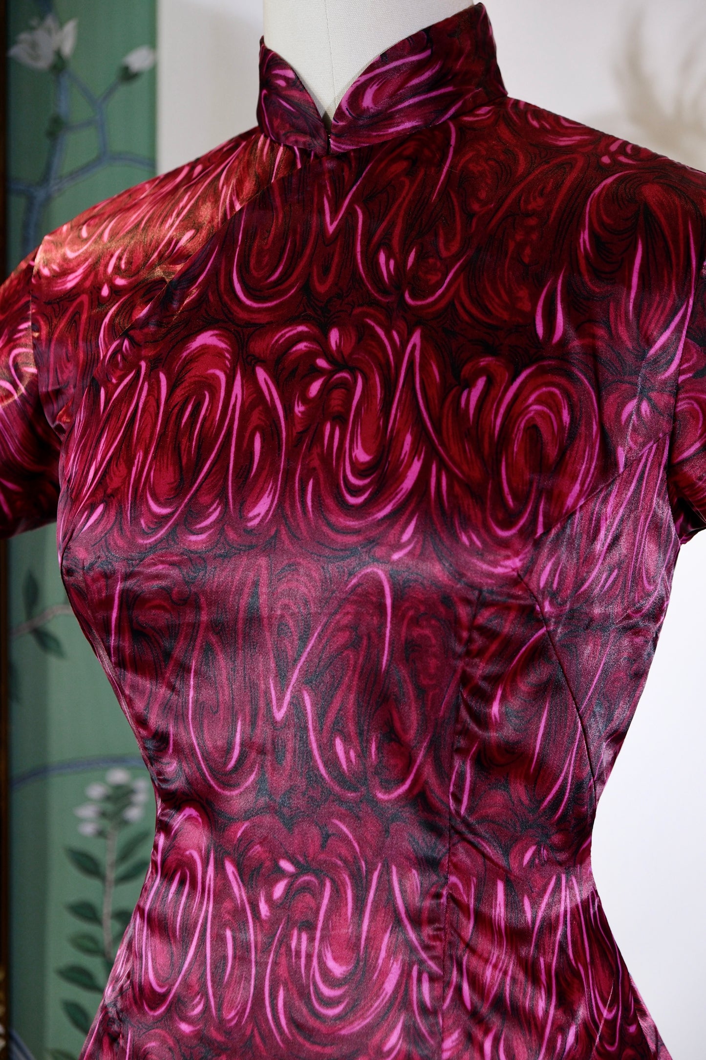 60年代 - 意大利抽象印花香港古董旗袍 | 1960s - Italian Abstract Print: A 1960s Hong Kong Antique Qipao