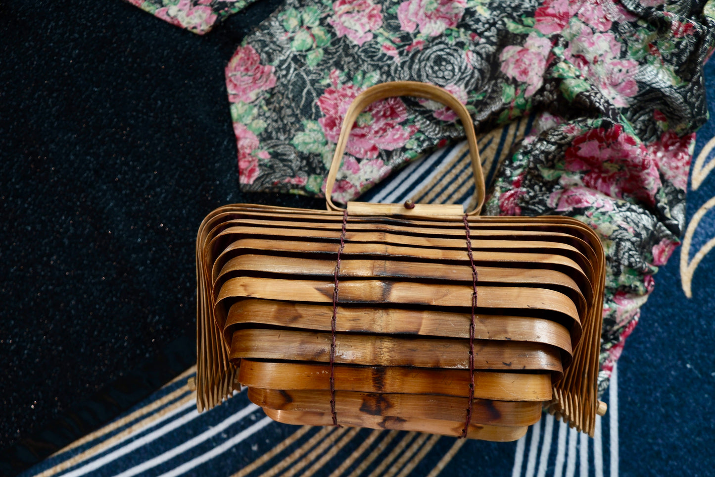 民国Art Deco竹编包：竹骨生花，时光里的几何诗篇 | Republic Era Art Deco Bamboo Bag: Blossoms on Bamboo Ribs, a Geometric Poem in Time