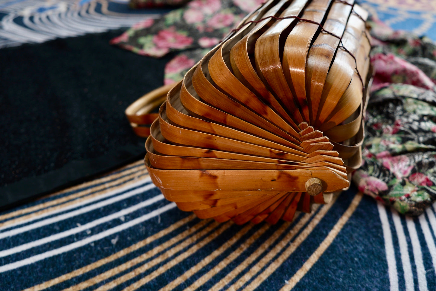 民国Art Deco竹编包：竹骨生花，时光里的几何诗篇 | Republic Era Art Deco Bamboo Bag: Blossoms on Bamboo Ribs, a Geometric Poem in Time