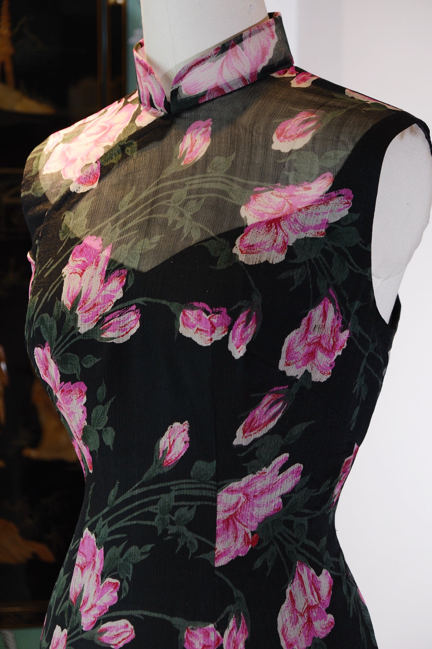 客定结缘 - 墨底粉娇·五十年代古董真丝旗袍 | Customized Design - Peony Bloom in Obsidian: A 1950s Antique Silk Qipao