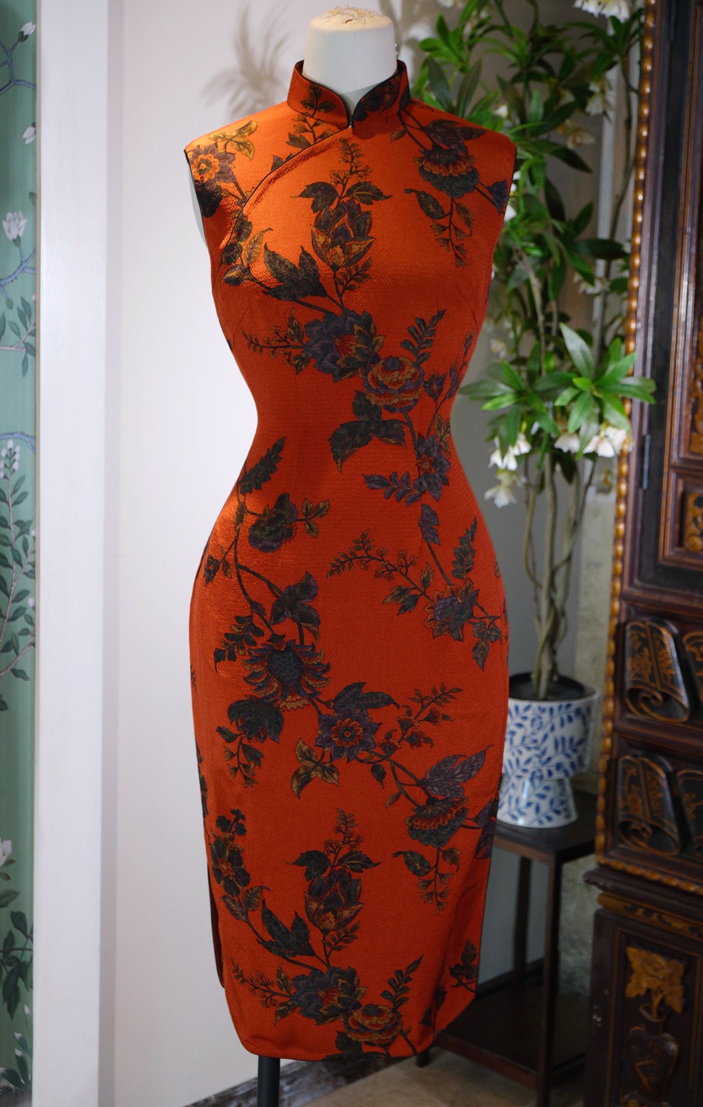 客定结缘 -「溯源」定制正绢旗袍：六十年代香港风华的当代重生 | Customized Design - Bespoke Silk Qipao by Suyuan Co., Ltd.: A Contemporary Revival of 1960s Hong Kong Elegance