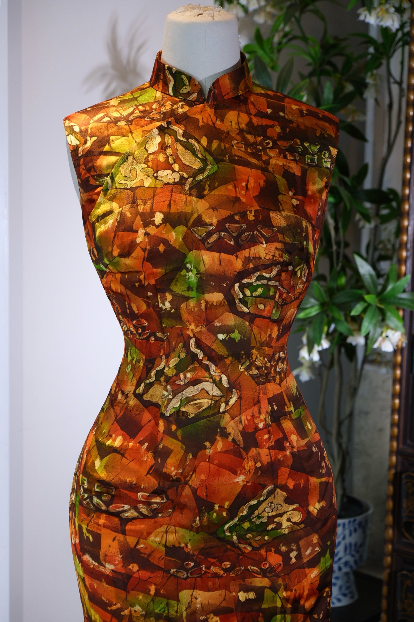 客定结缘 - 深圳溯源有限公司 × 中古正绢旗袍·客定臻品 | Customized Design - Suyuan Co., Ltd. × Vintage Silk Qipao: A Bespoke Masterpiece