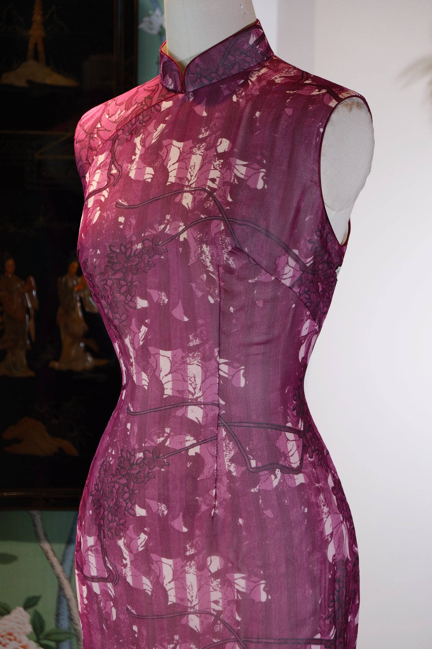 客定结缘 - 紫绡凝香：半世纪风华的旗袍诗篇 | Customized Design - A Fragrance in Purple Silk: A Half-Century Poetry of the Qipao