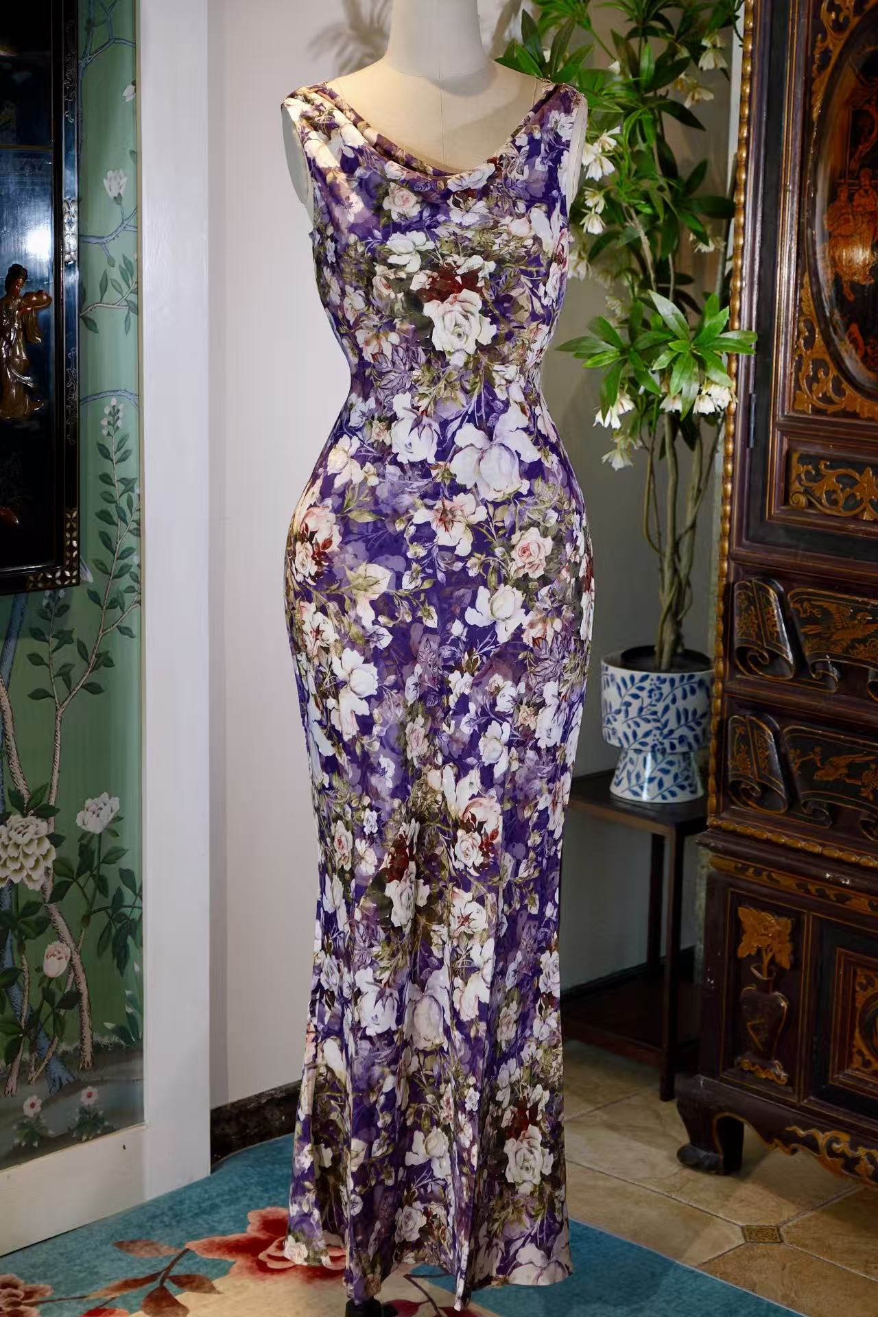 客定结缘 - 暗夜浮影·繁花变奏：高定真丝褶皱修身长礼裙 | Customized Design - Nocturnal Floral Variation: Bespoke Silk Ruched Bodycon Gown