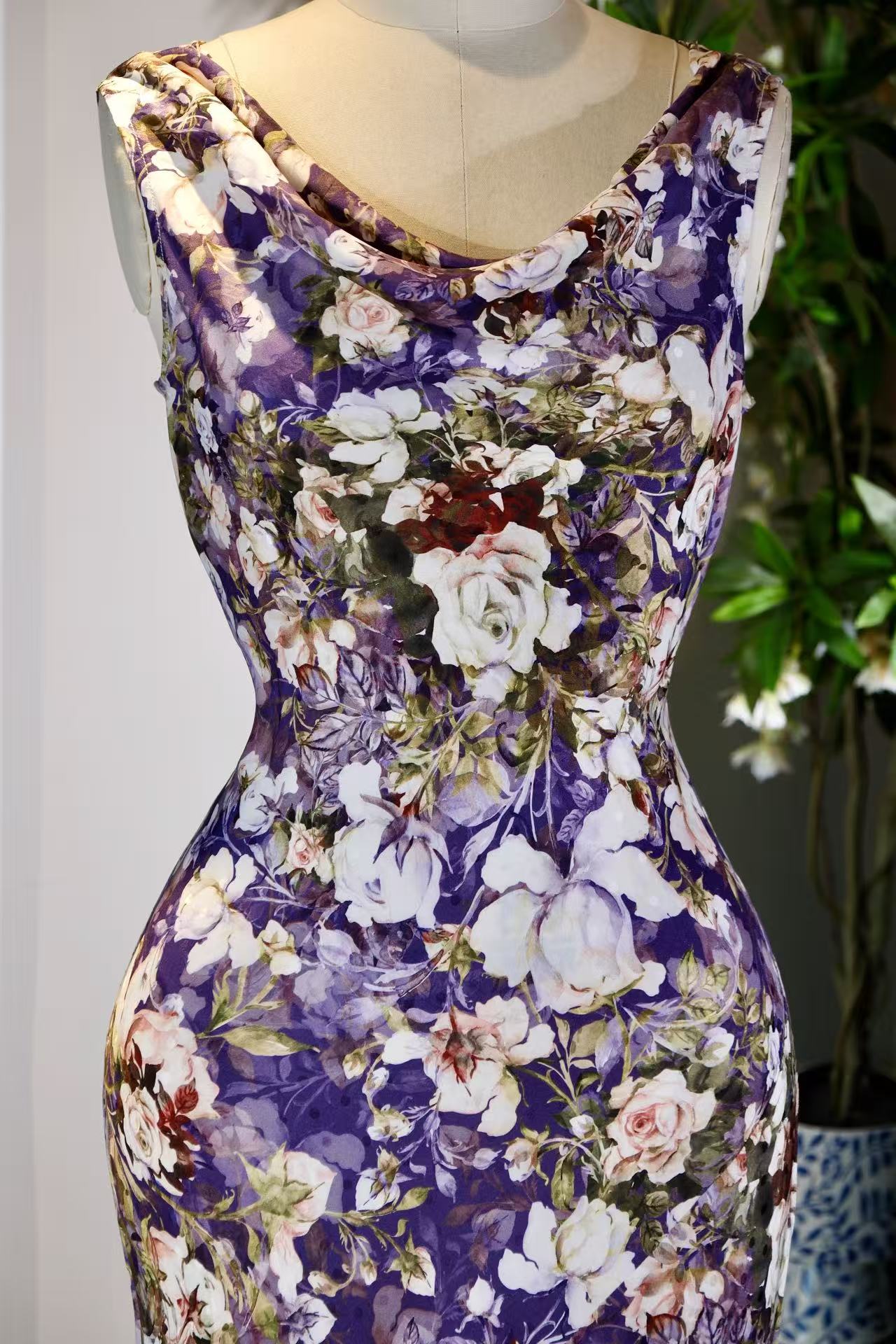 客定结缘 - 暗夜浮影·繁花变奏：高定真丝褶皱修身长礼裙 | Customized Design - Nocturnal Floral Variation: Bespoke Silk Ruched Bodycon Gown
