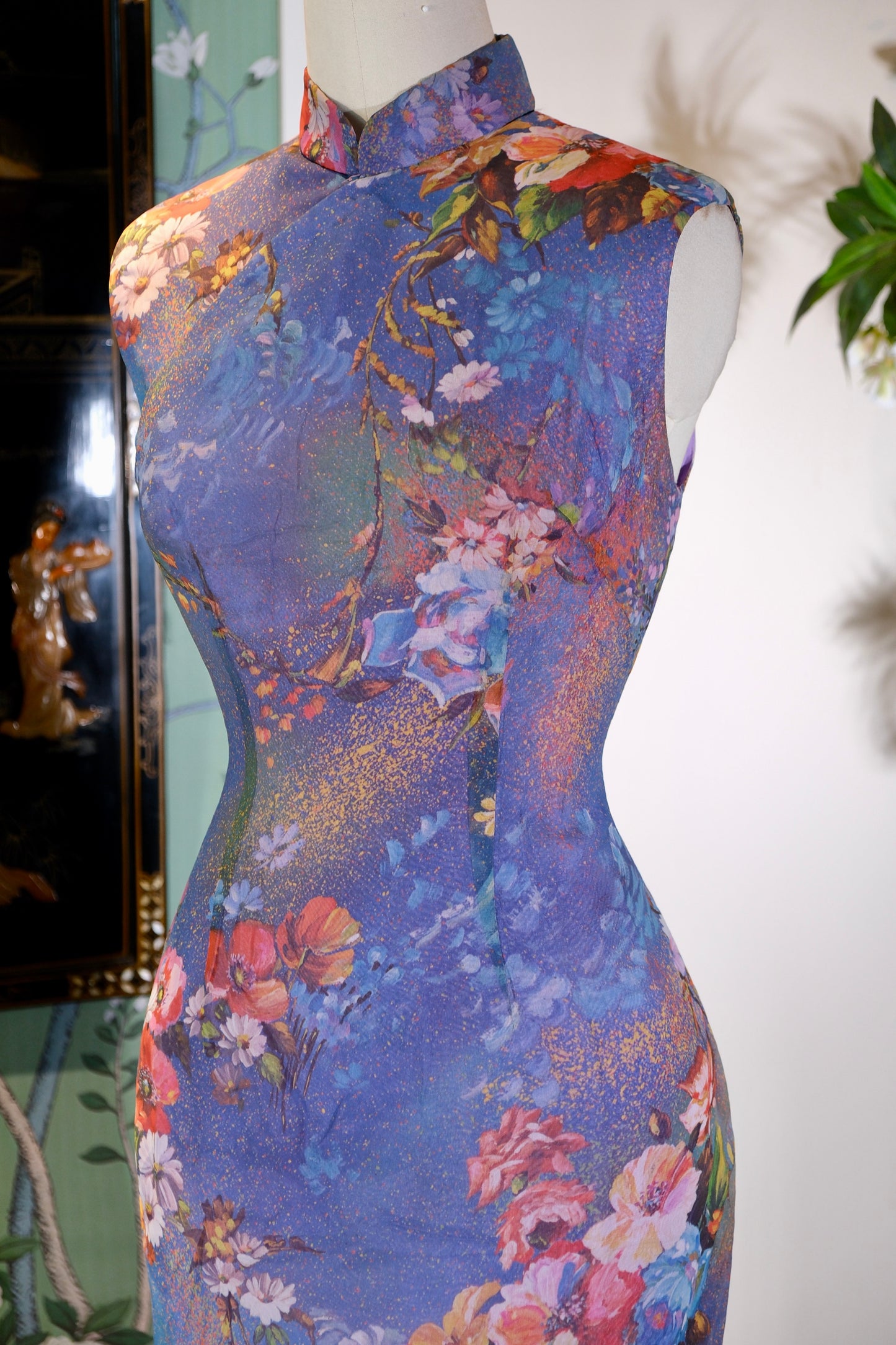 60年代 - 星河入梦，繁花似锦：一件六十年代台湾“阿新”雪纺印花旗袍的绝代风华 | 1960s - Galaxy Dreams and Splendid Blooms: The Peerless Grace of a 1960s Taiwanese "A-Xin" Printed Chiffon Qipao