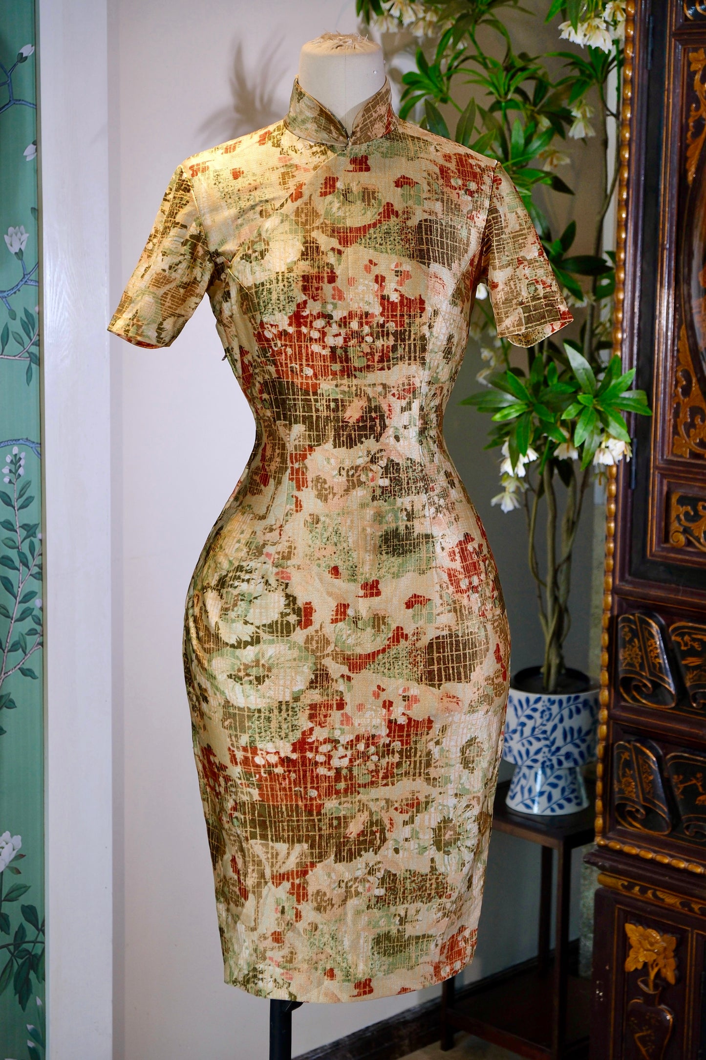 60年代 - 六十年代印花肌理几何抽象台湾产古董旗袍 | 1960s - A 1960s Taiwanese Antique Qipao in Geometric Abstract Textured Print