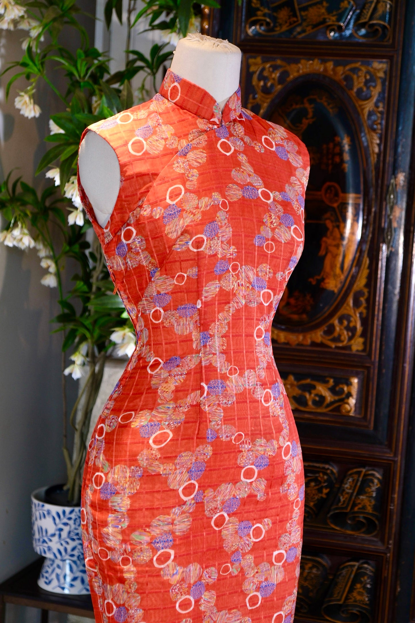 60年代 - 六十年代台湾产提花波点和风手工染古董旗袍 | 1960s - A 1960s Taiwanese Antique Jacquard Gauze Qipao with Polka-Dot and Wafuku-Inspired Hand-Dyed Patterns