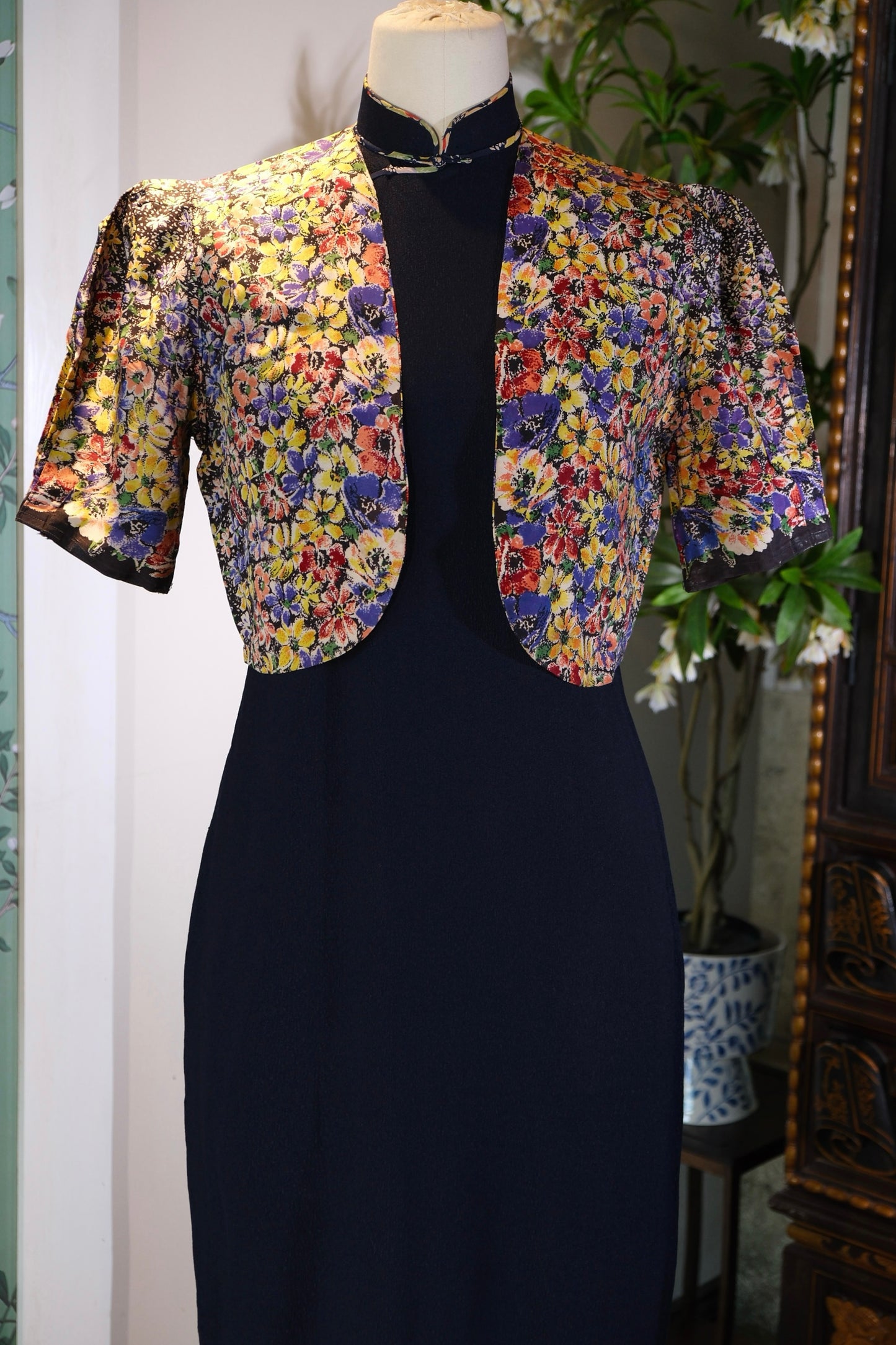 40年代 - 民国风华·墨底繁花旗袍套装_HL | 1940s - The Grace of the Republic: A 1940s Floral-on-Ink Qipao Suit Set_HL