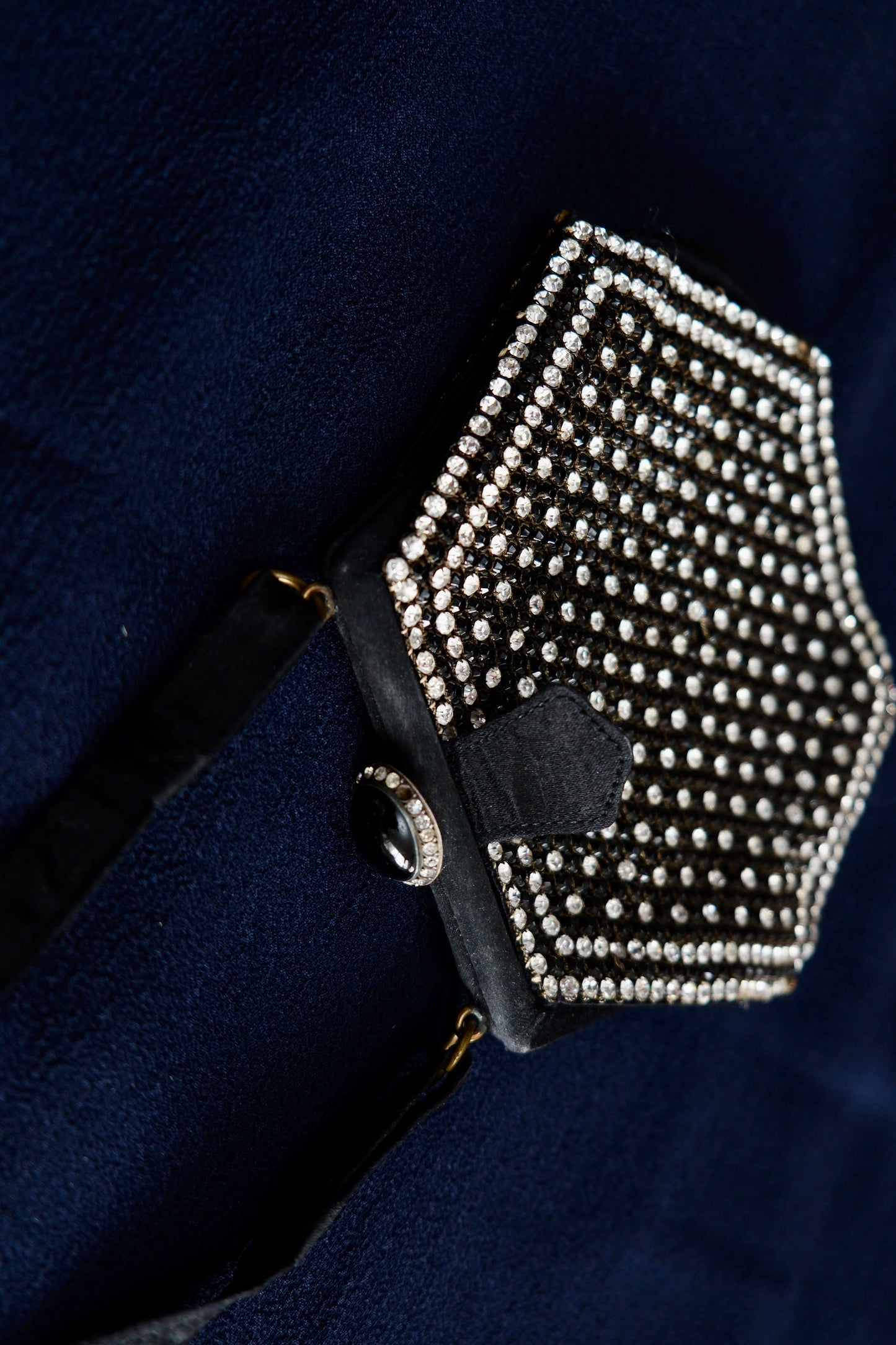几何的璀璨，时光的低语——一只Art Deco水钻古董包的传奇_HY| Geometric Radiance, Whispers of Time: The Legend of an Art Deco Rhinestone Antique Evening Bag_HY