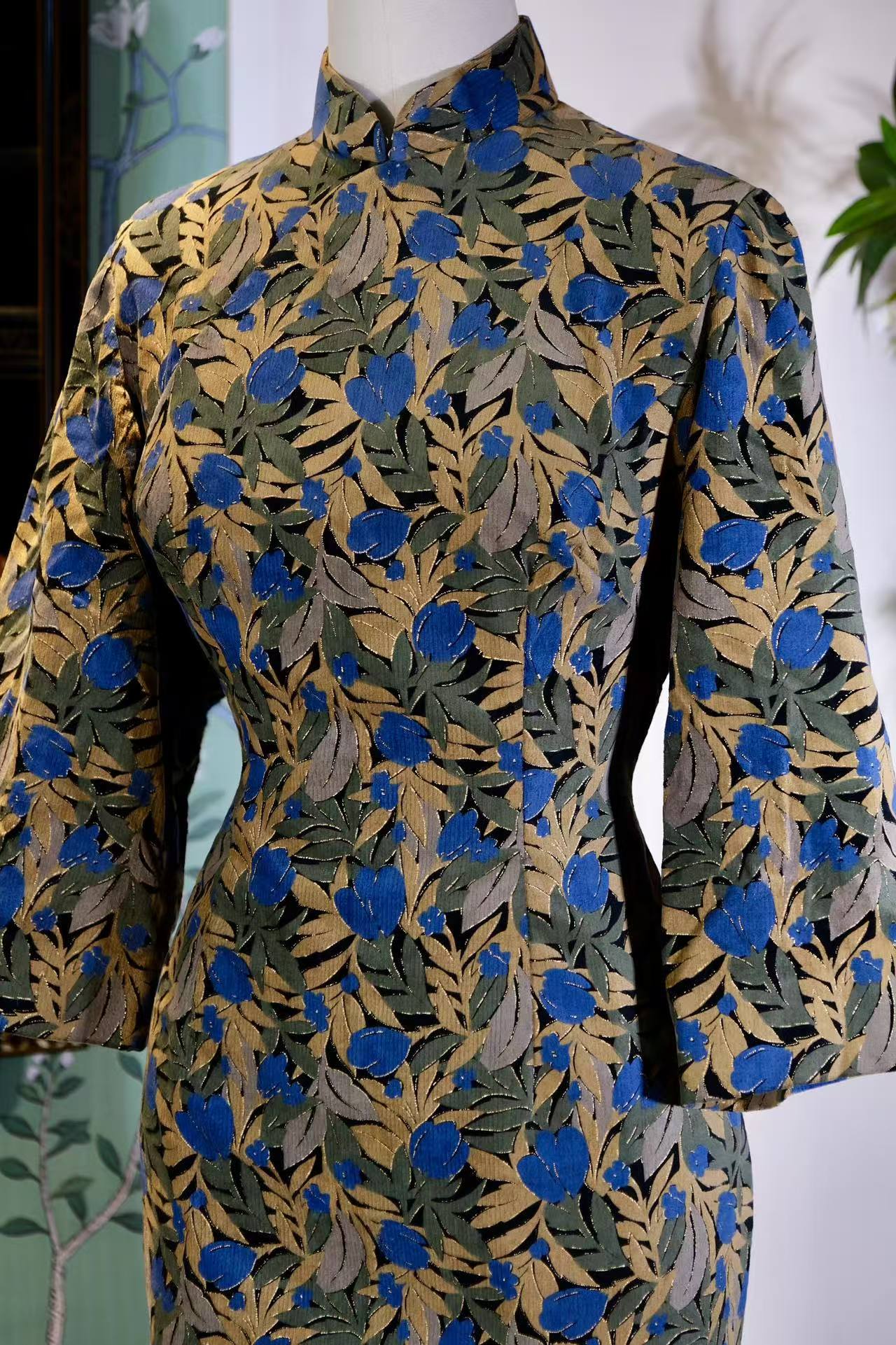 60年代 - 鎏金勾勒香江梦，蓝调沉吟六十年代 | 1960s - Gilded Outlines of a Hong Kong Dream, Blue Tones Murmuring of the 1960s