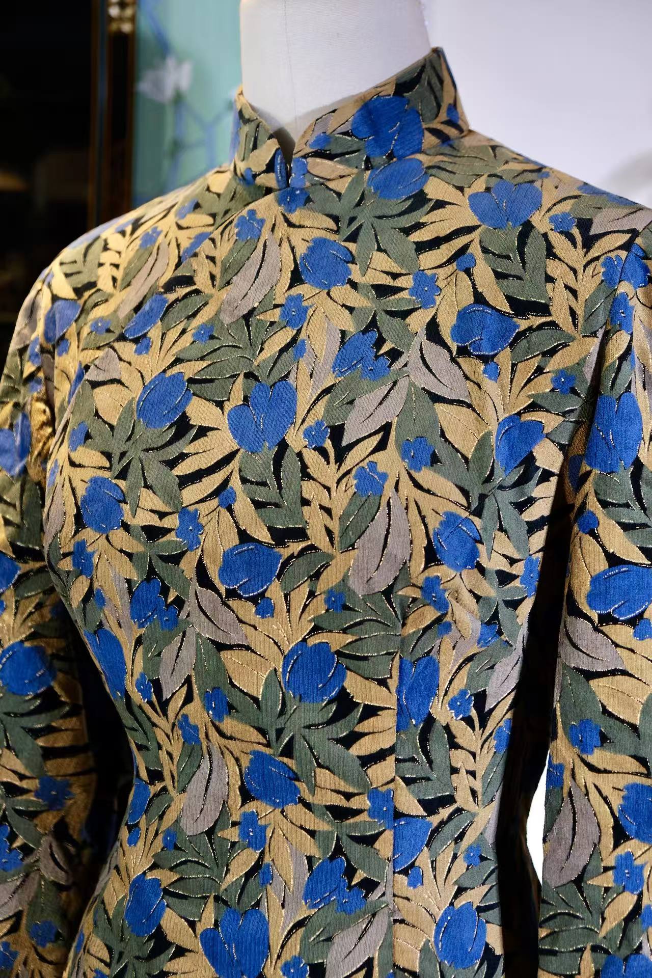 60年代 - 鎏金勾勒香江梦，蓝调沉吟六十年代 | 1960s - Gilded Outlines of a Hong Kong Dream, Blue Tones Murmuring of the 1960s