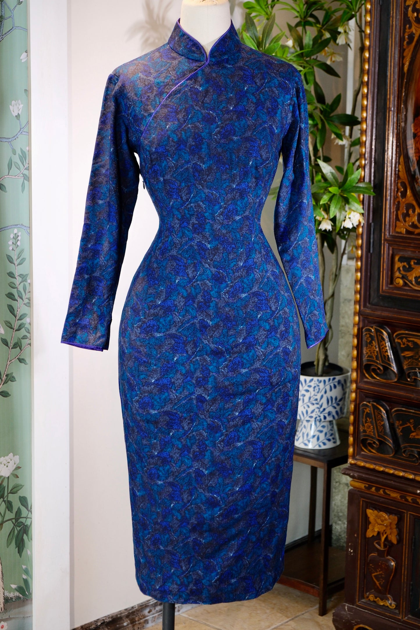 60年代 - 六十年代香港制抽象印花古董旗袍 | 1960s - A 1960s Hong Kong-Made Abstract Print Antique Qipao