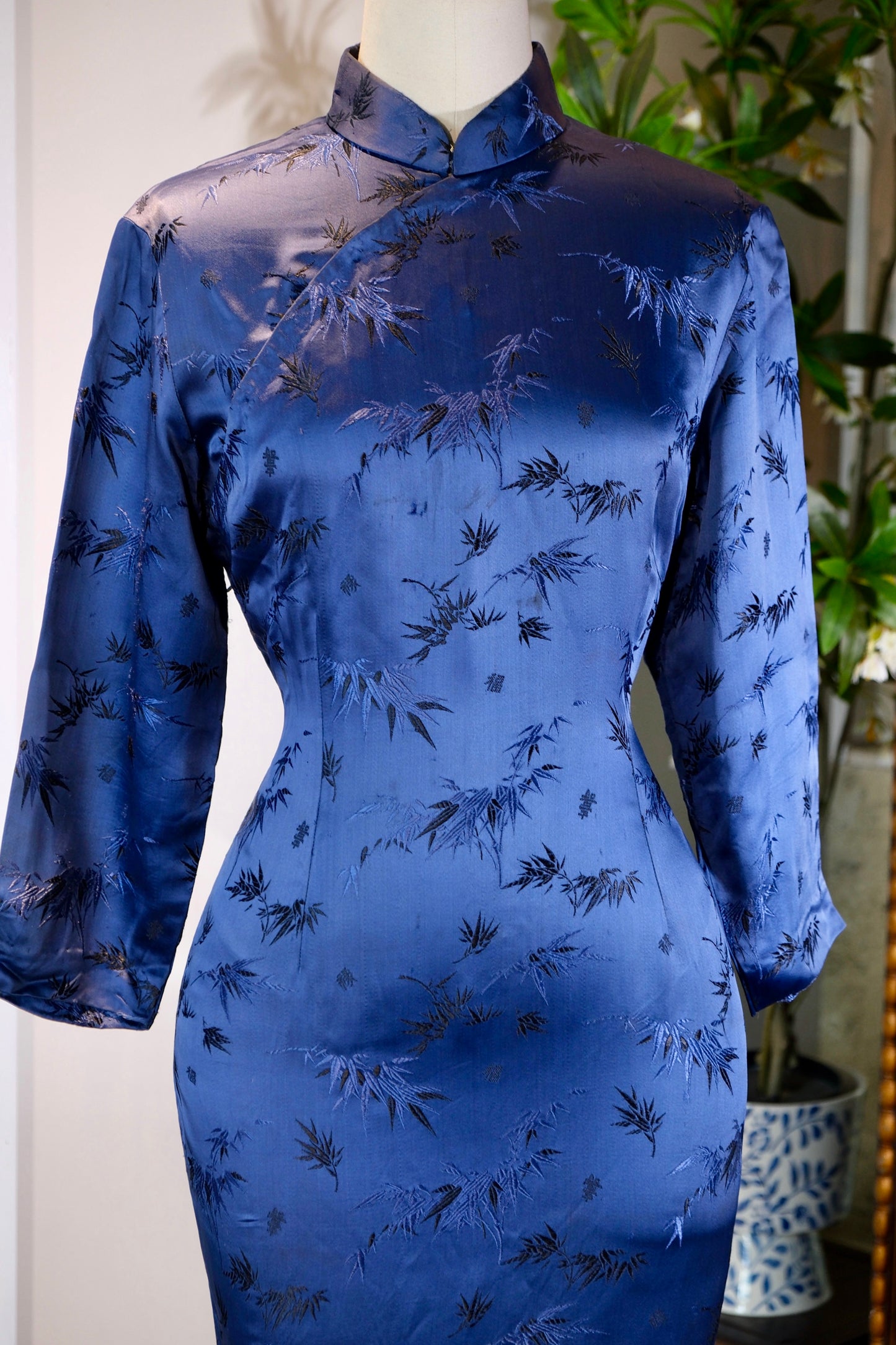 60年代 - 蓝缎竹影——1960年代港产织锦缎旗袍 | 1960s - Bamboo Shadows on Blue Satin: A 1960s Hong Kong-Made Silk Brocade Qipao