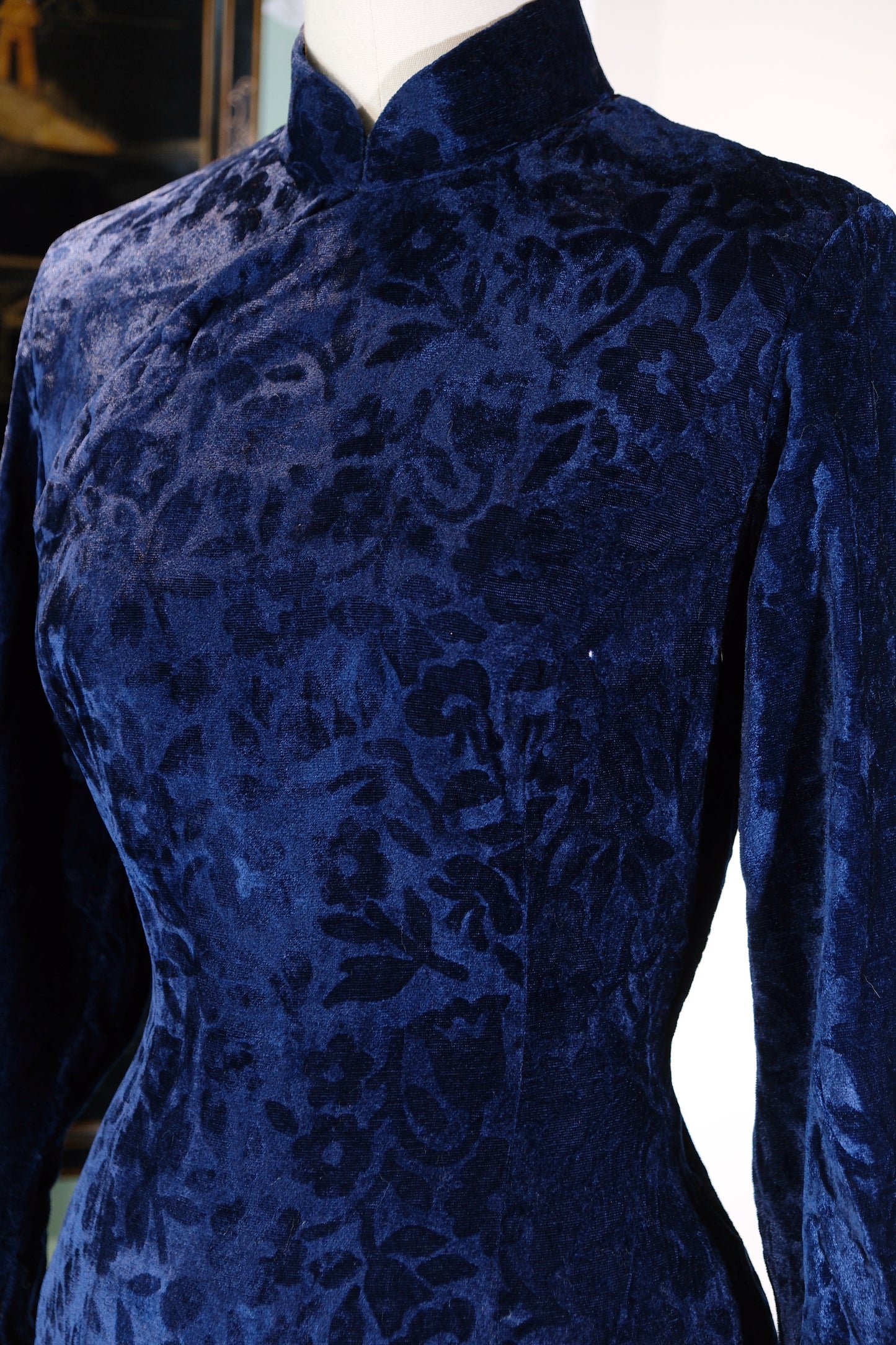 60年代 - 深海蓝烤花丝绒旗袍 | 1960s - Deep Sea Blue Burn-out Velvet Qipao