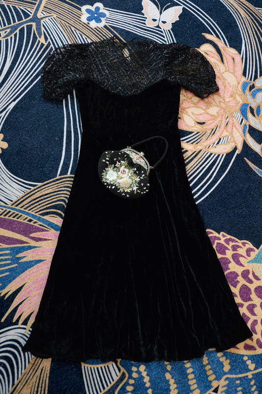 Vintage晚礼服 - 暗夜加冕，丝绒华章——四十年代华侨名媛晚礼服考释 | Vintage Evening Gown - Crowned by the Night, a Velvet Chapter — An Analytical Study of a 1940s Overseas Chinese Socialite’s Evening Gown