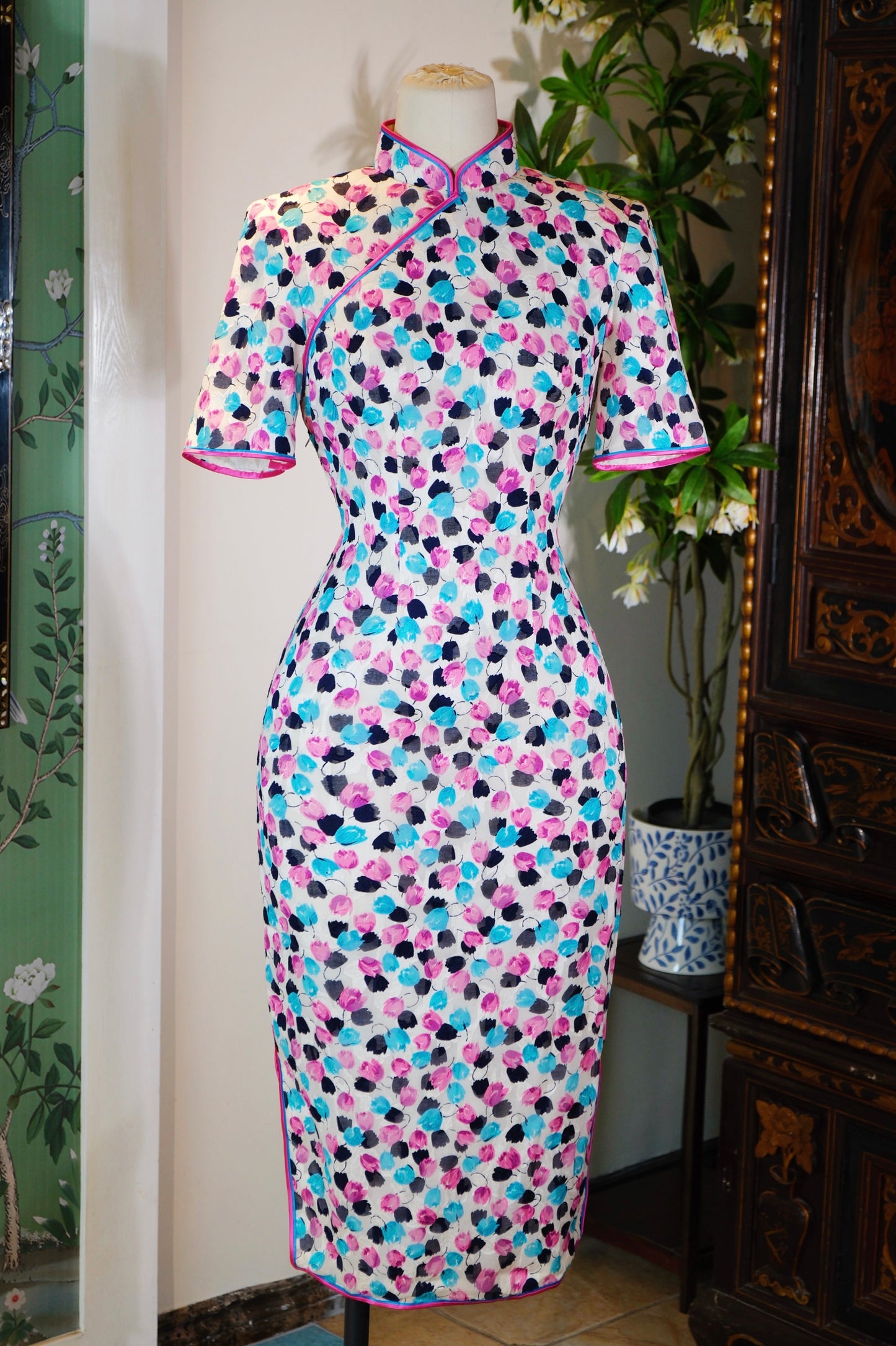 60年代 - 六十年代港产树叶暗纹郁金香印花古董旗袍 | 1960s - 1960s Hong Kong-Made Antique Qipao: Leaf Undercurrent & Tulip Print