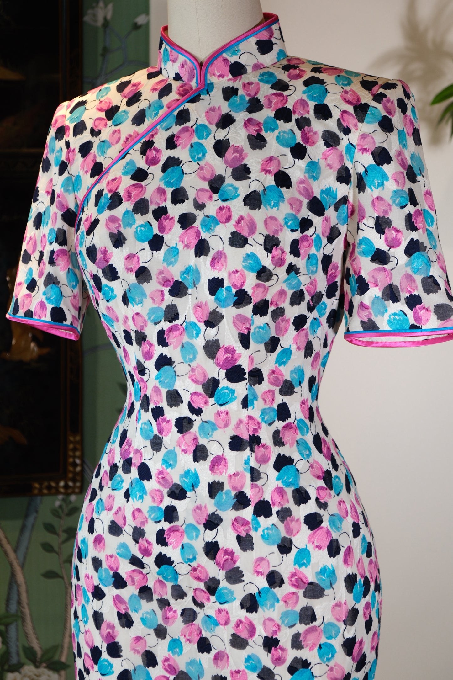 60年代 - 六十年代港产树叶暗纹郁金香印花古董旗袍 | 1960s - 1960s Hong Kong-Made Antique Qipao: Leaf Undercurrent & Tulip Print