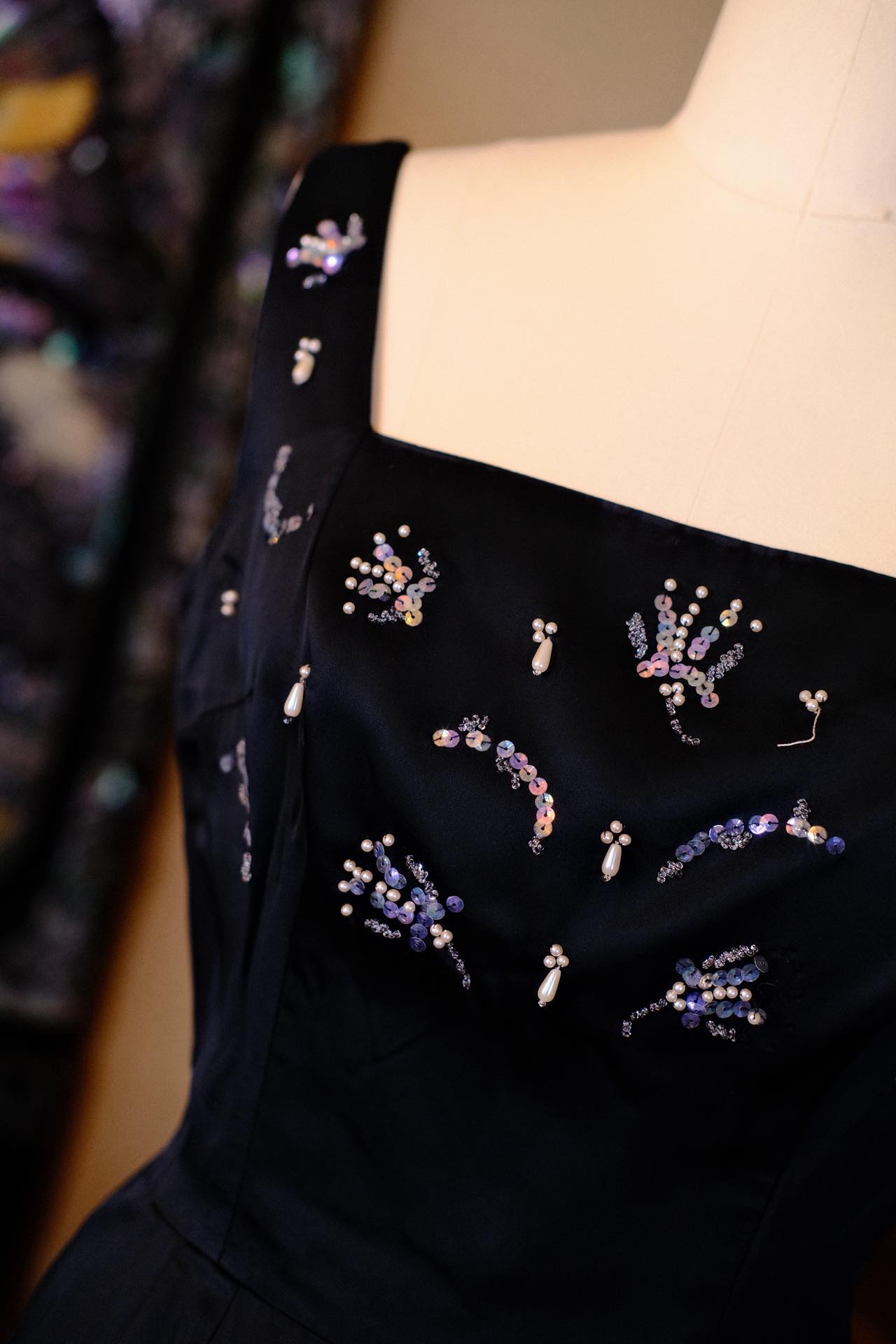 Vintage晚礼服 - 墨夜星河：1960年代港产潮汕珠绣孤品礼服_HY | Vintage Evening Gown - Galaxy in the Ink Night: A One-of-a-Kind 1960s Hong Kong-Made Chaoshan Bead-Embroidered Gala Gown_HY