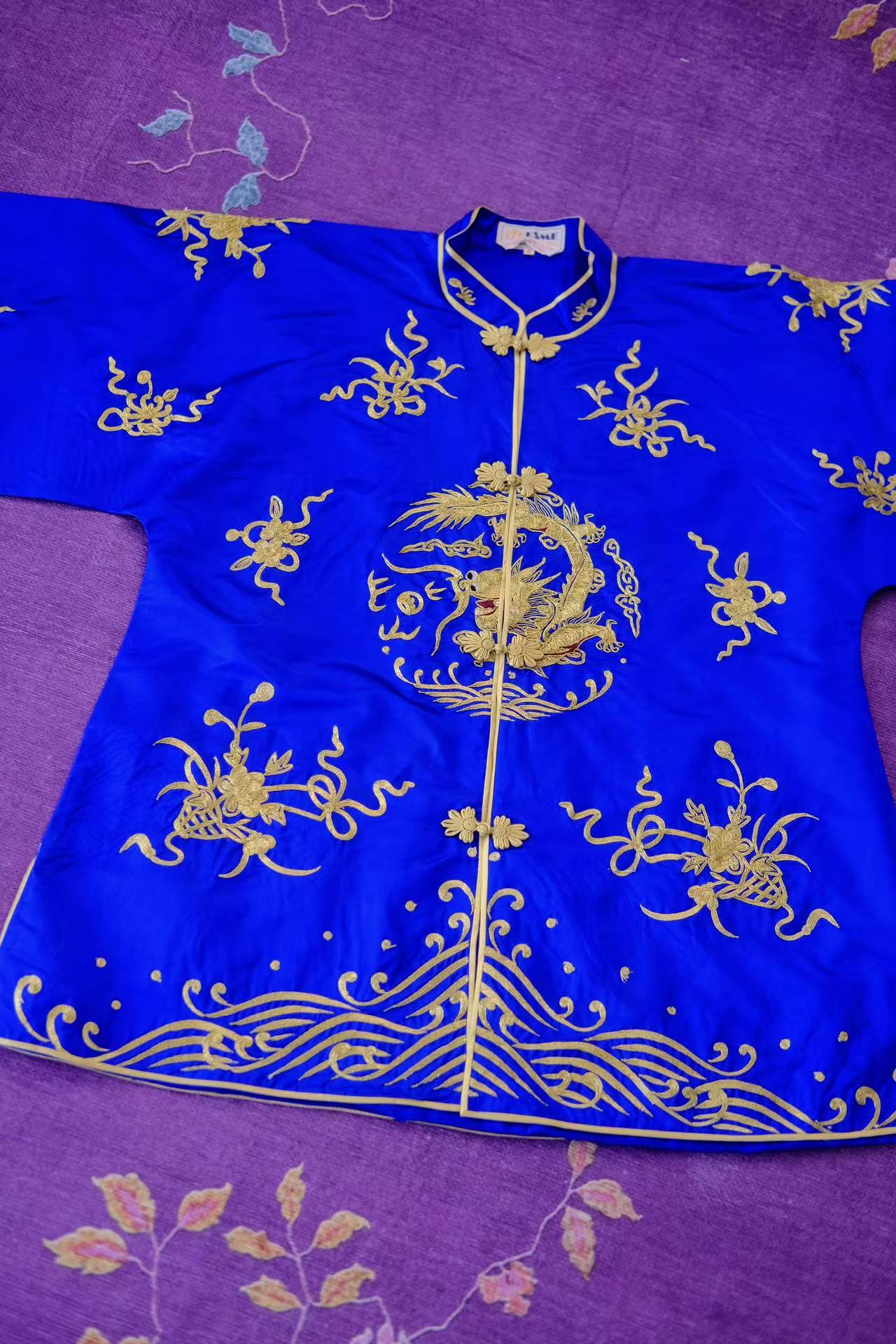 50年代 - 宝蓝金绣龙纹对襟衣：一段凝固的东方华章_HY | 1950s - Royal Blue Gilded Dragon Motif Front-Opening Jacket: A Solidified Chapter of Oriental Splendor_HY