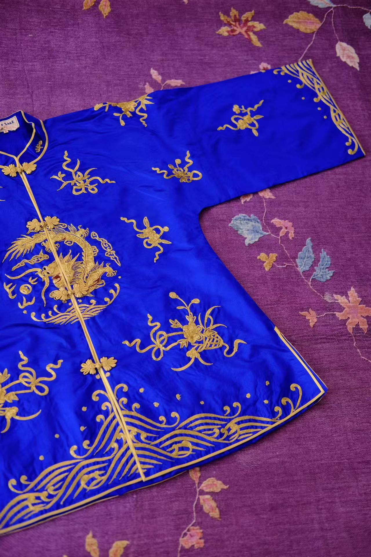 50年代 - 宝蓝金绣龙纹对襟衣：一段凝固的东方华章_HY | 1950s - Royal Blue Gilded Dragon Motif Front-Opening Jacket: A Solidified Chapter of Oriental Splendor_HY