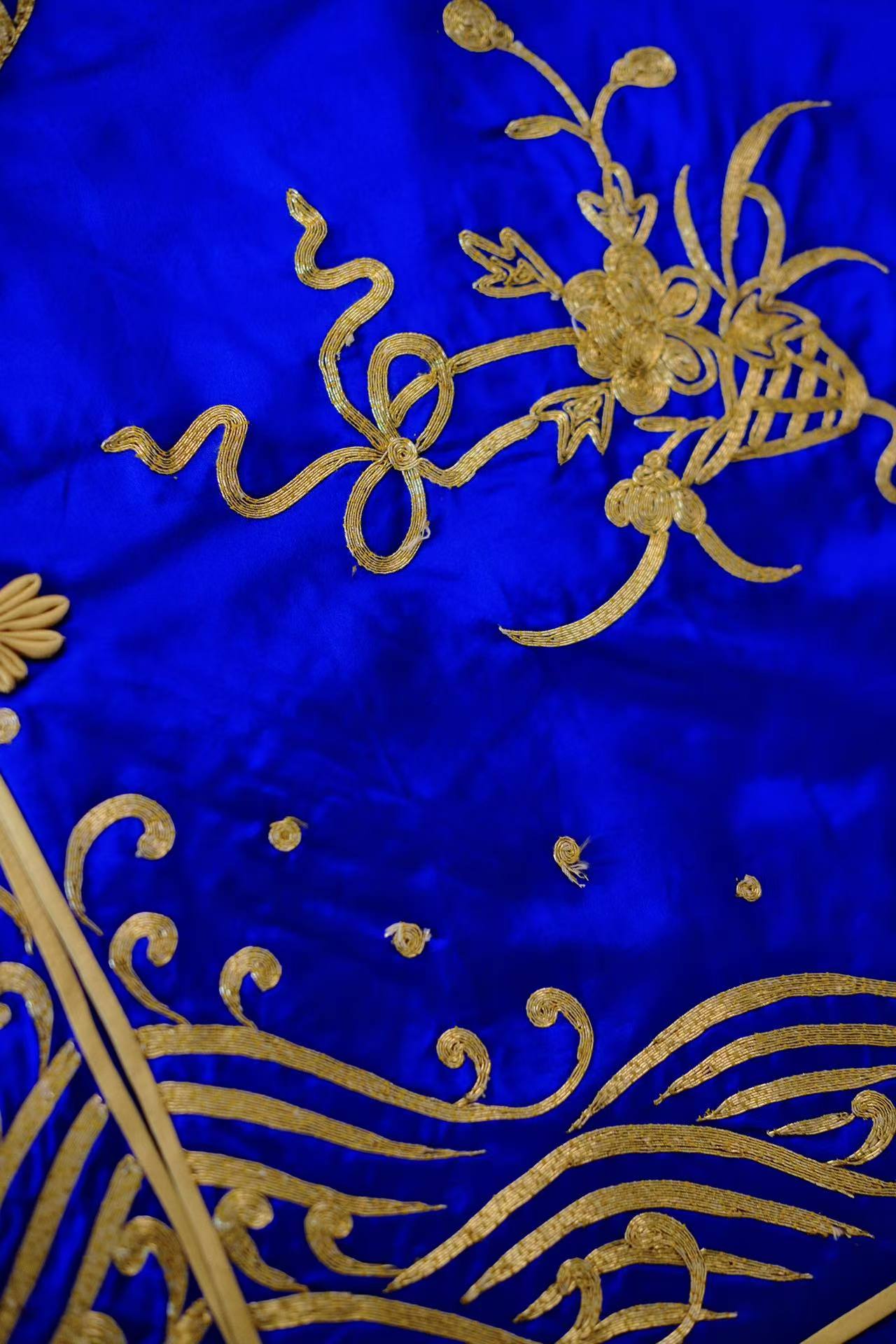 50年代 - 宝蓝金绣龙纹对襟衣：一段凝固的东方华章_HY | 1950s - Royal Blue Gilded Dragon Motif Front-Opening Jacket: A Solidified Chapter of Oriental Splendor_HY