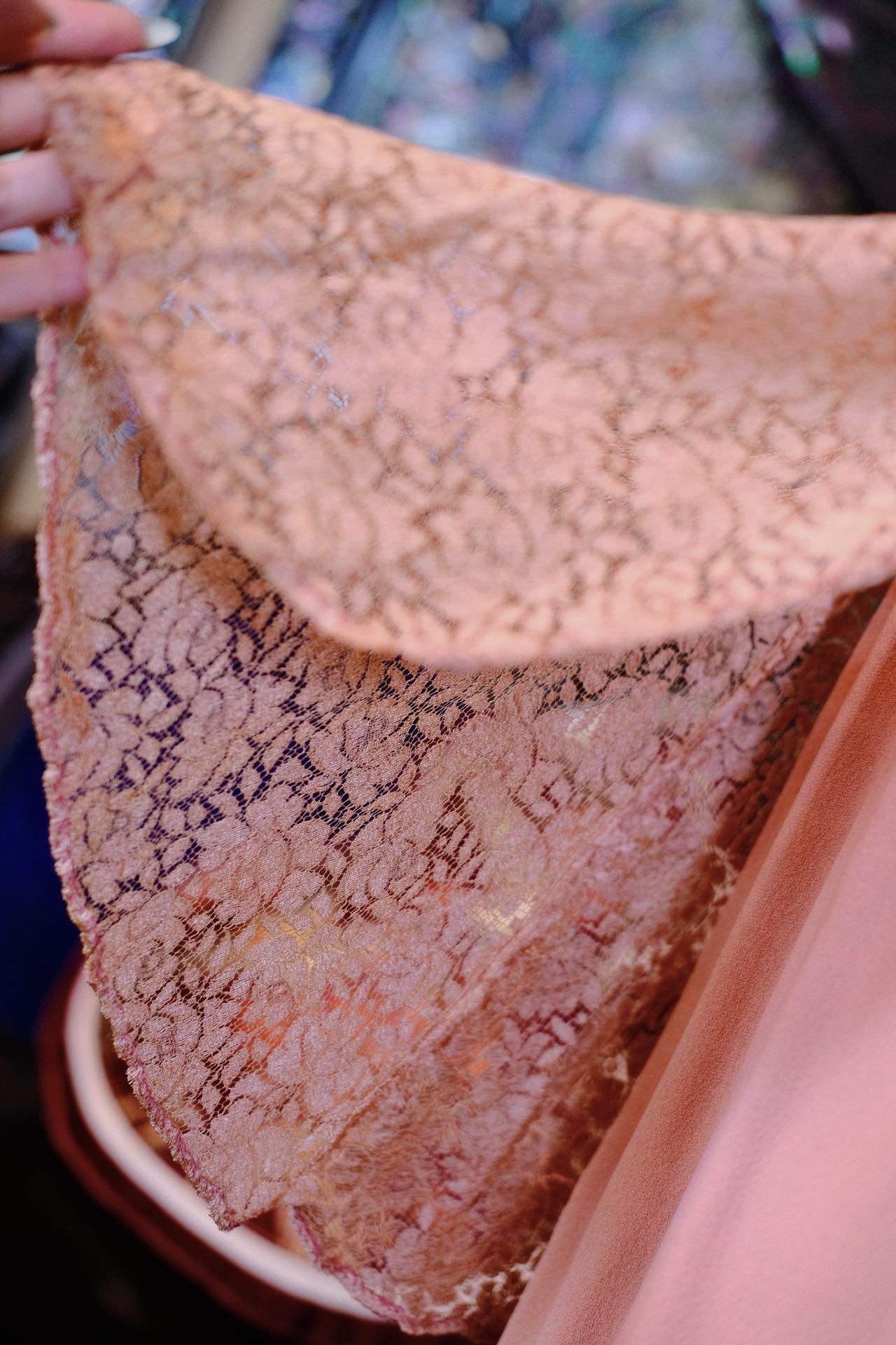 Vintage连衣裙 - 针脚里的史诗：两位加拿大华人藏家的民国四十年代法国手工蕾丝古董连衣裙_HY | Vintage Dress - The Epic Within the Stitches: Two 1940s French Handmade Lace Antique Dresses from a Canadian Chinese Collector_HY