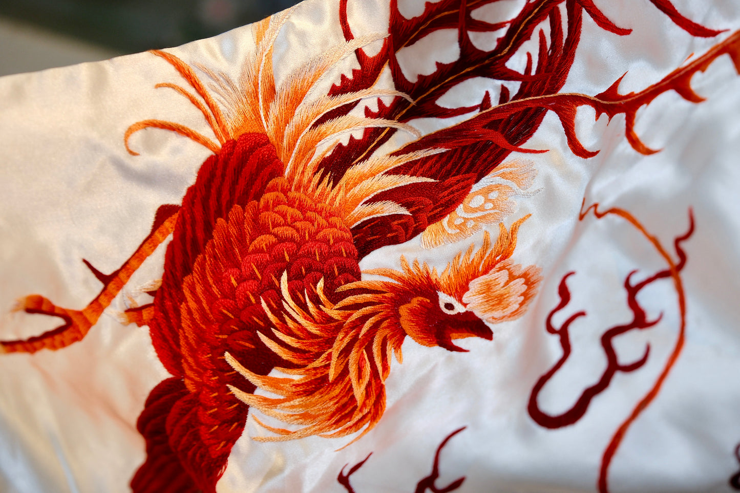 40年代 - 龙凤呈祥，素缎流光——四十年代华侨女性刺绣旗袍考_HY | 1940s - Dragon and Phoenix in Harmony, Luster on Plain Satin: A Study of a 1940s Overseas Chinese Woman's Embroidered Qipao_HY
