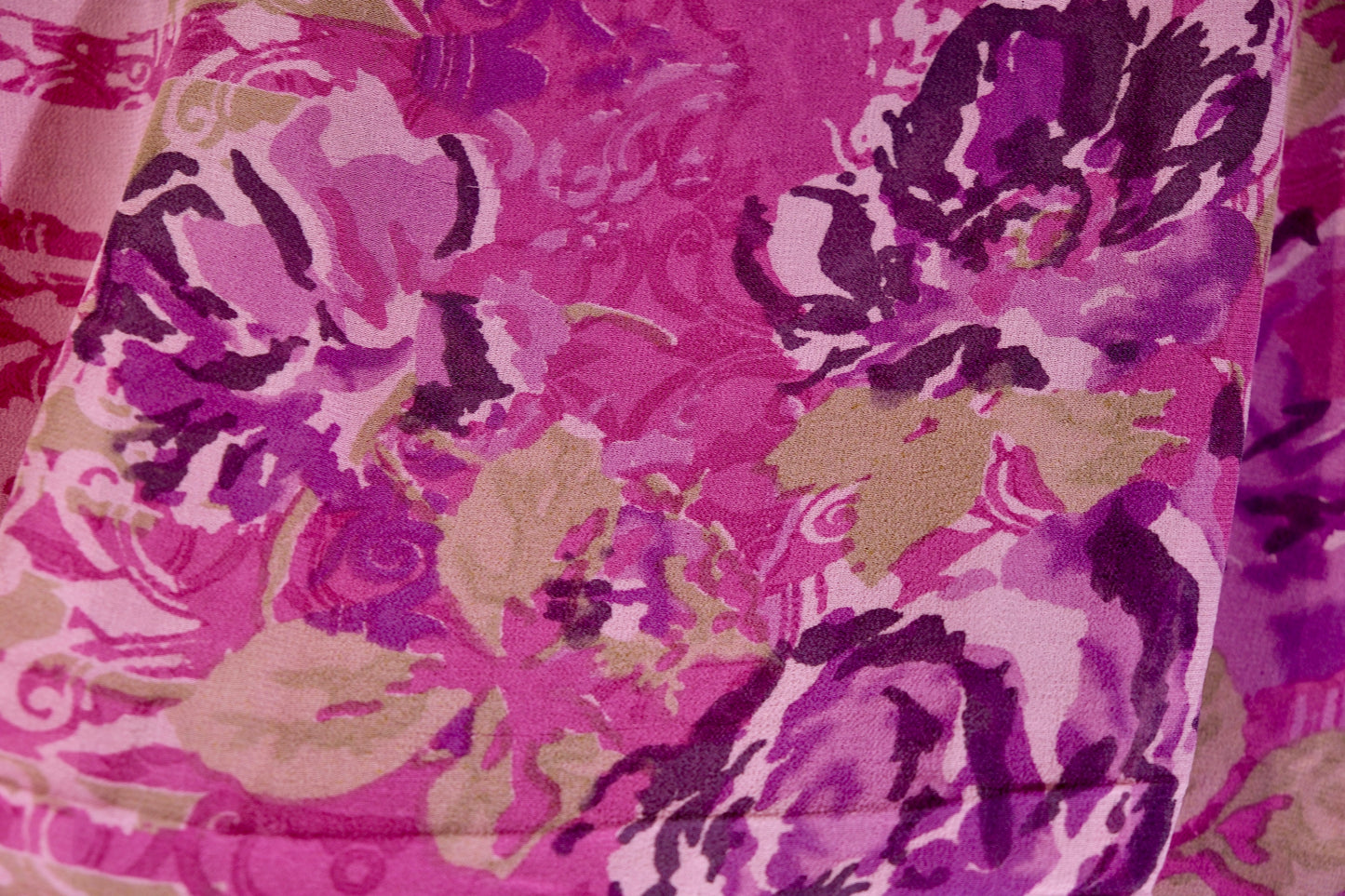 布料名 - 紫罗兰玫瑰：幻影曼荼罗与流光琴弦的法式真丝织锦 | Fabric Name - Violet Rose: French Silk Brocade with Phantom Mandalas and Flowing Strings