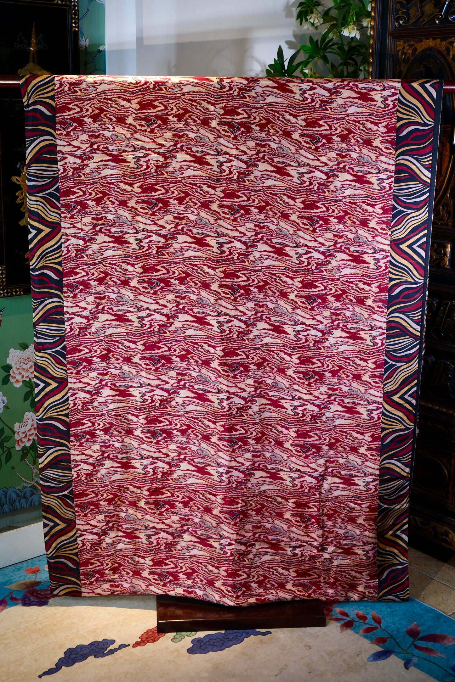 布料名 -  流动的光影，编织的艺术： “流金幻影 · 墨彩丹霞” 真丝面料 | Fabric Name - Flowing Light and Shadow, Woven Art: "Flowing Golden Phantom • Inky Danxia" Silk Fabric