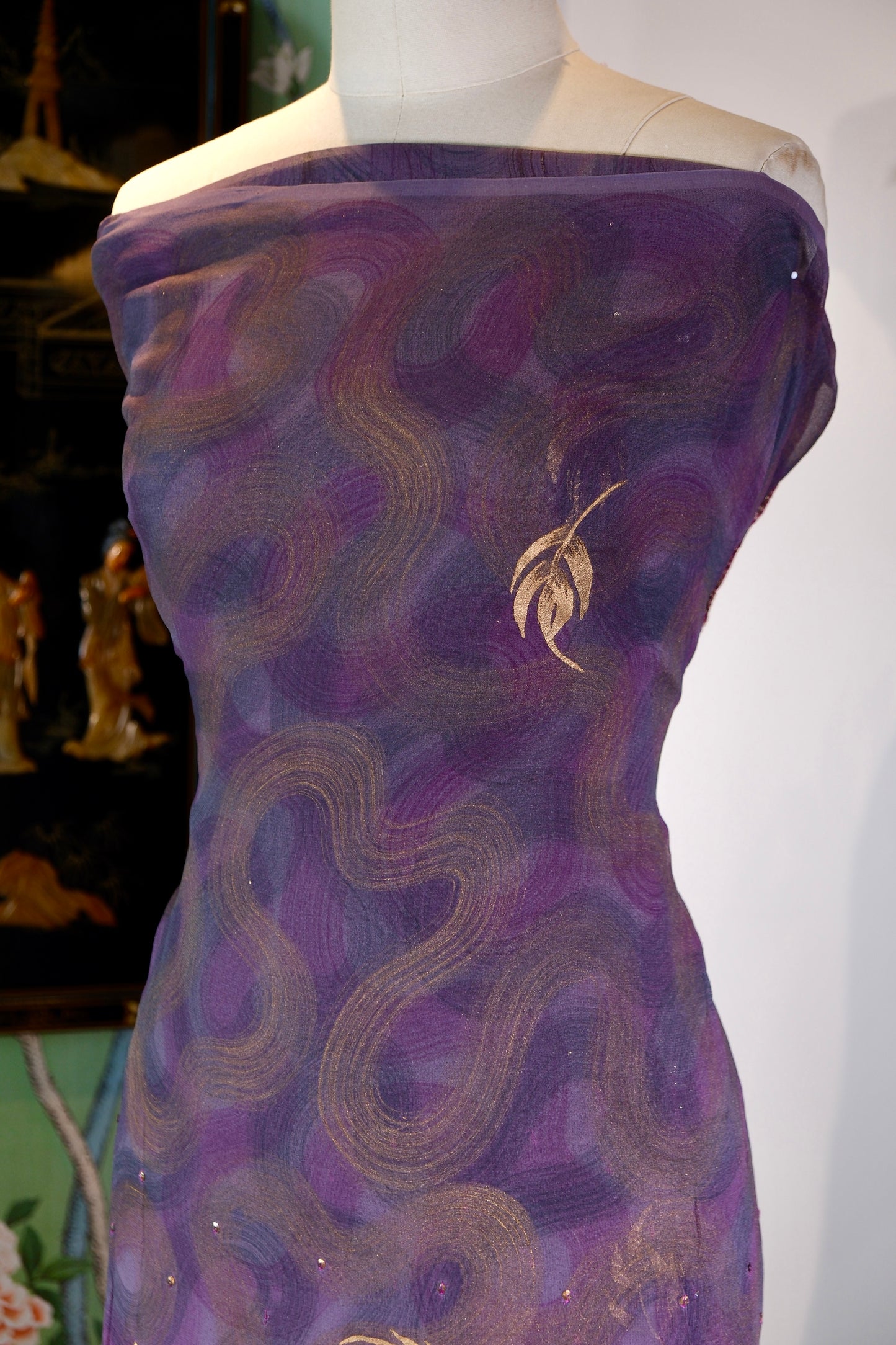 布料名 - 皇家紫水晶 - 手工刺绣真丝面料 | Fabric Name - Royal Amethyst - Hand Embroidered Silk Fabric