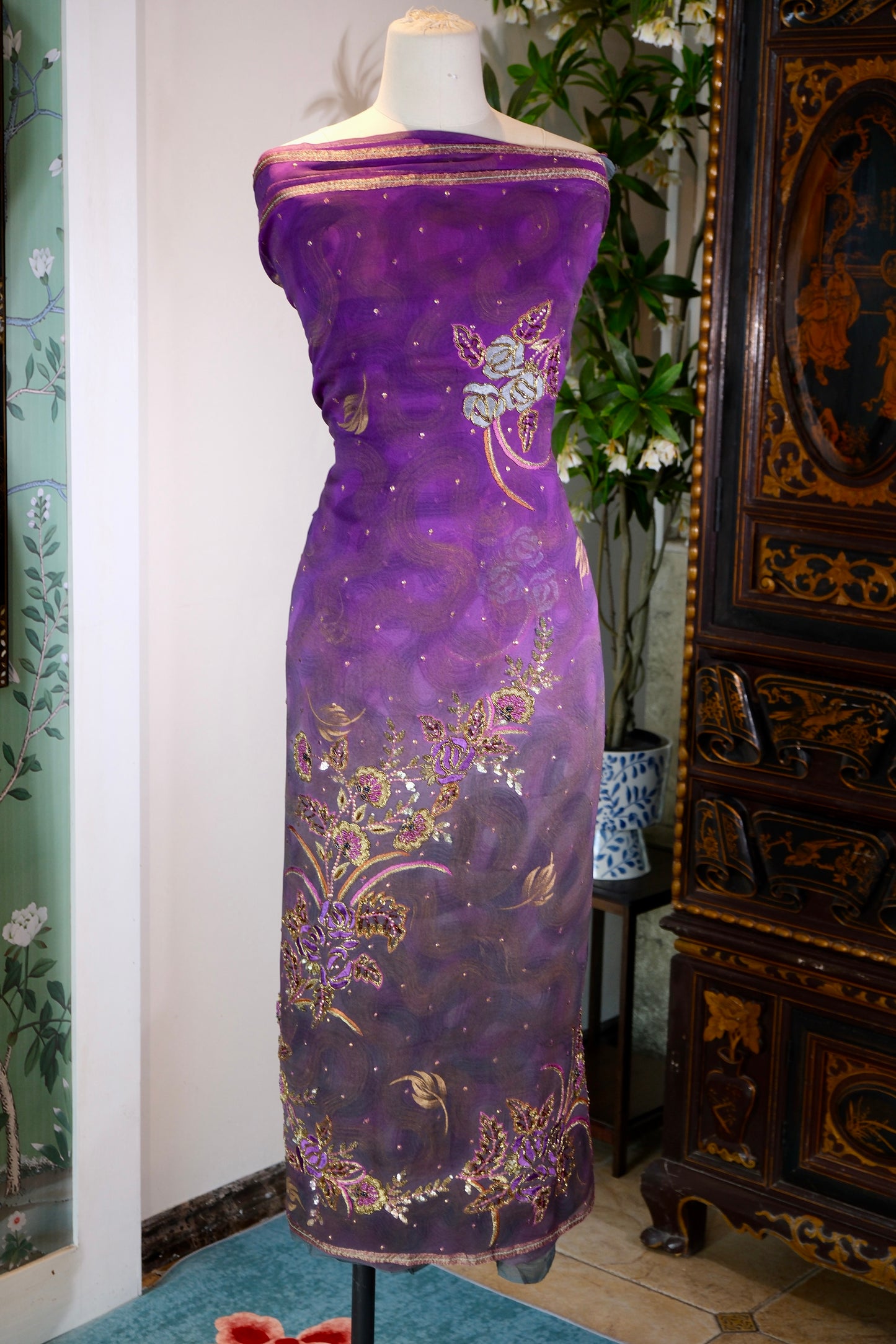 布料名 - 皇家紫水晶 - 手工刺绣真丝面料 | Fabric Name - Royal Amethyst - Hand Embroidered Silk Fabric