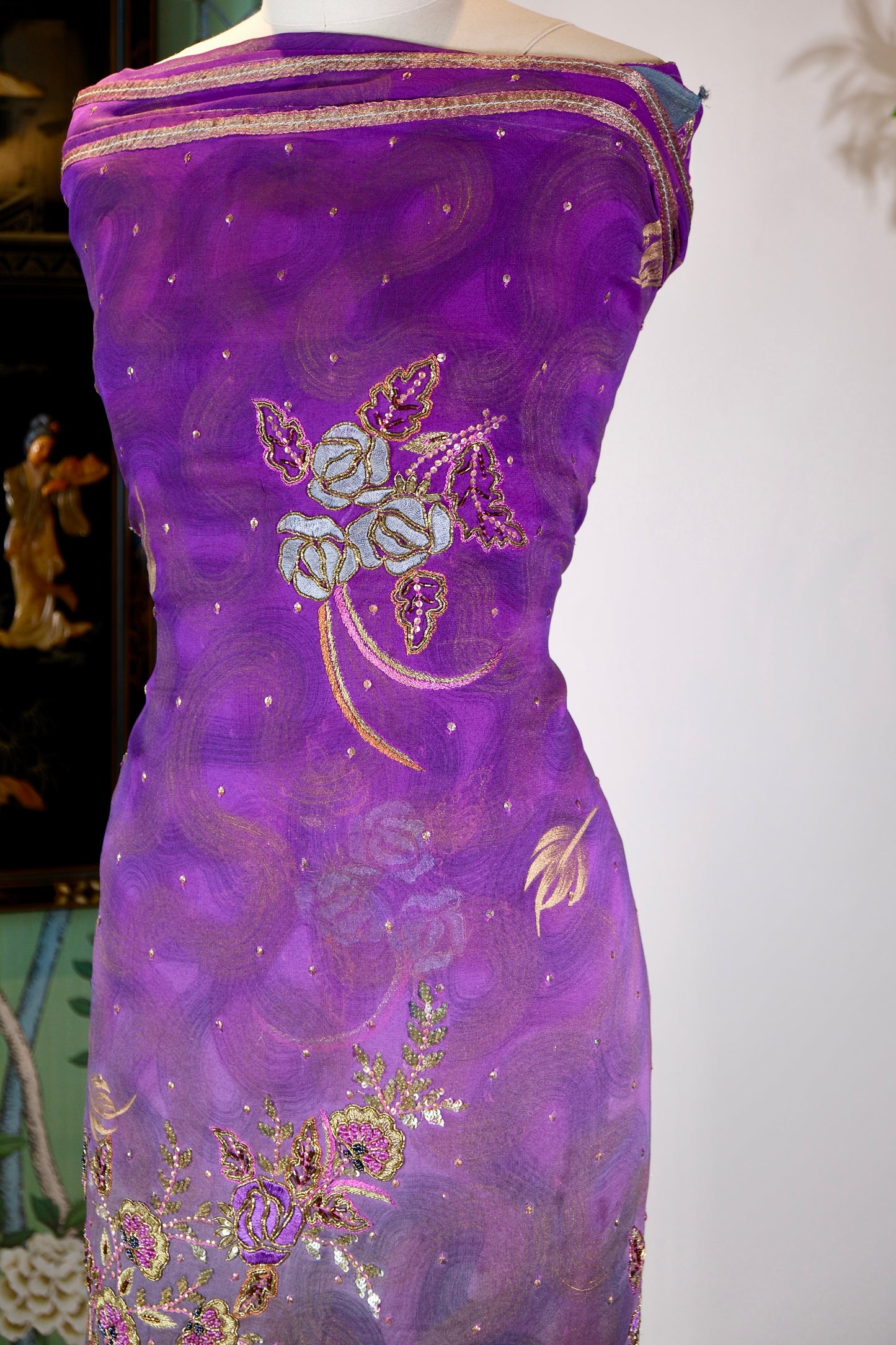 布料名 - 皇家紫水晶 - 手工刺绣真丝面料 | Fabric Name - Royal Amethyst - Hand Embroidered Silk Fabric