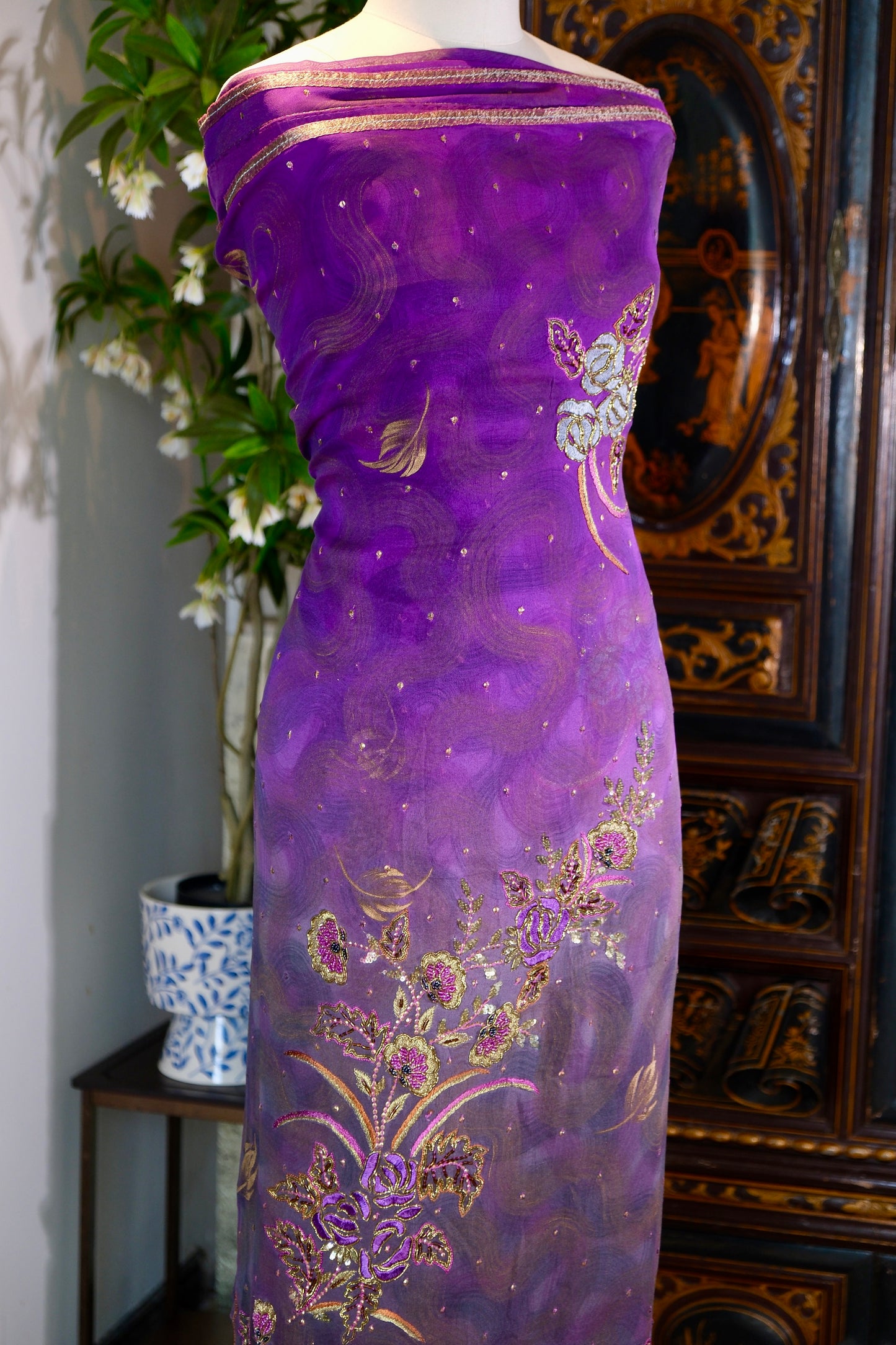 布料名 - 皇家紫水晶 - 手工刺绣真丝面料 | Fabric Name - Royal Amethyst - Hand Embroidered Silk Fabric