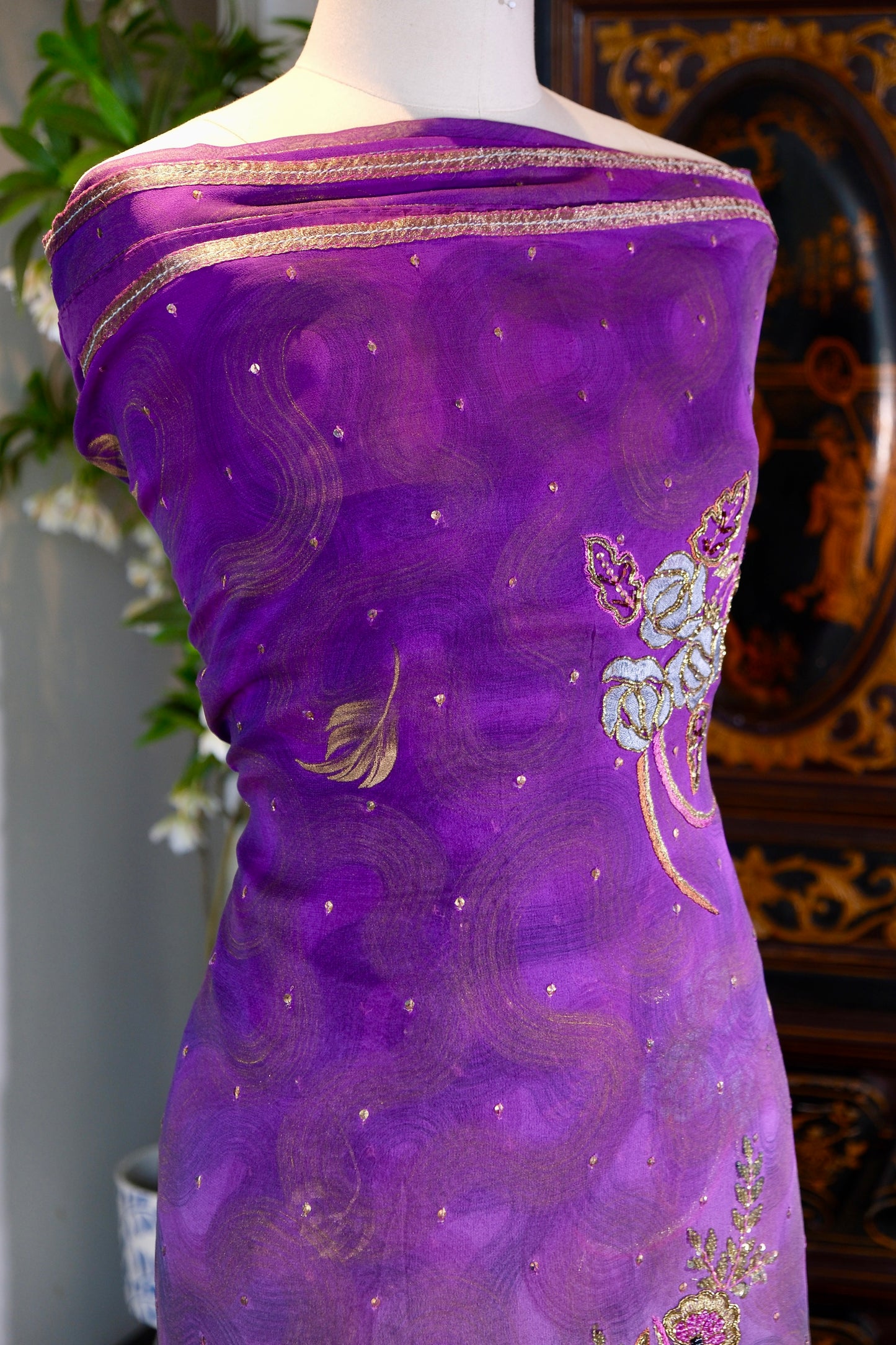 布料名 - 皇家紫水晶 - 手工刺绣真丝面料 | Fabric Name - Royal Amethyst - Hand Embroidered Silk Fabric