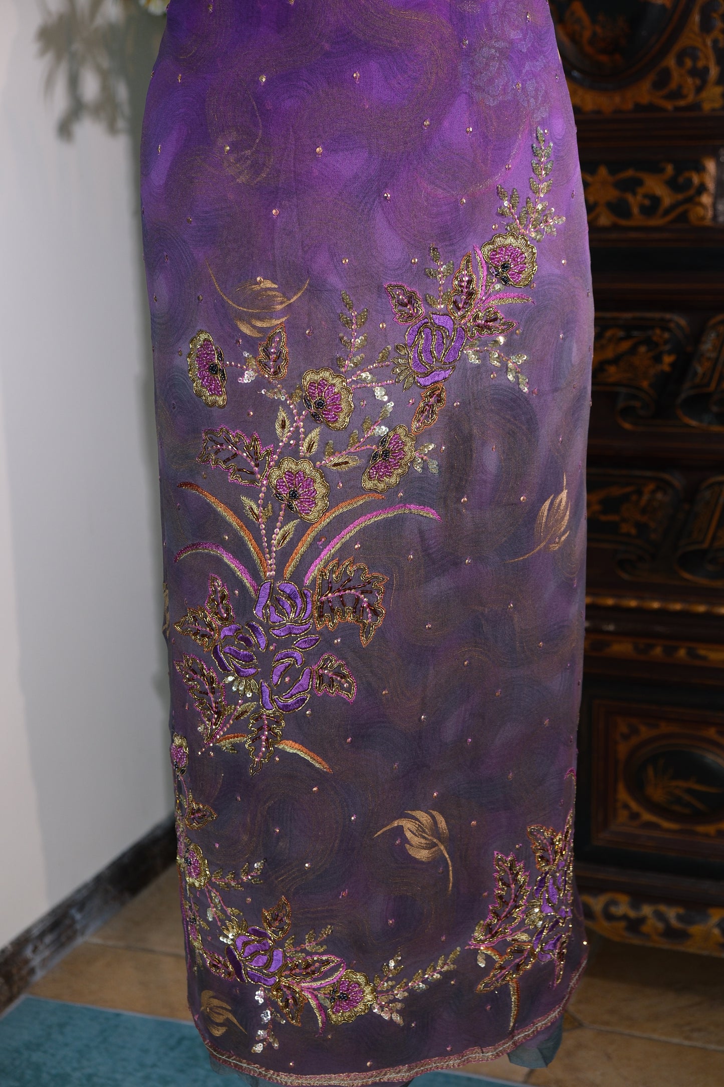 布料名 - 皇家紫水晶 - 手工刺绣真丝面料 | Fabric Name - Royal Amethyst - Hand Embroidered Silk Fabric