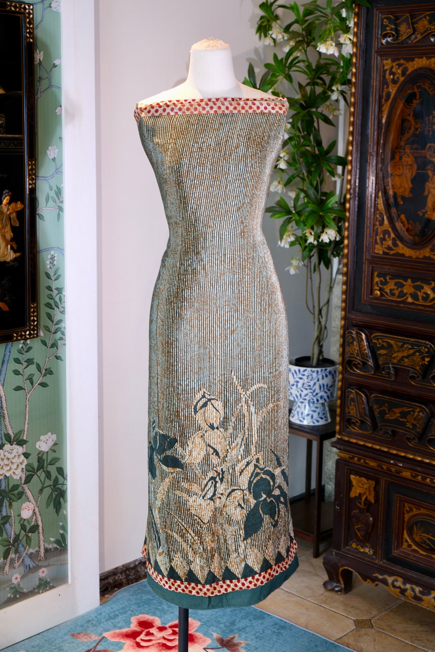 布料名 -《翠影幽兰》—— 侘寂风褶皱印花真丝绸缎 | Fabric Name - "Emerald Orchid Shadows" — Wabi-Sabi Pleated Printed Pure Silk Satin