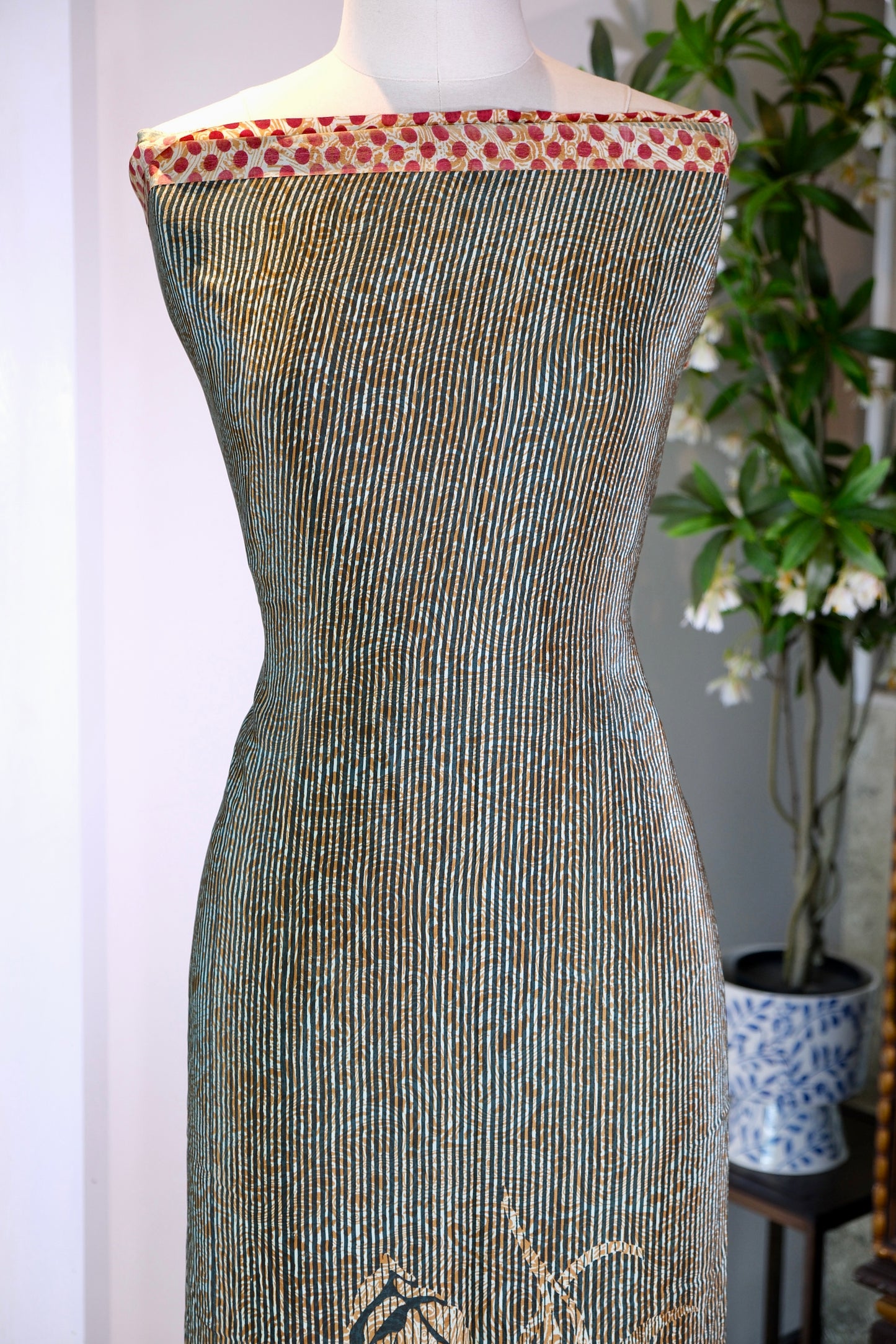 布料名 -《翠影幽兰》—— 侘寂风褶皱印花真丝绸缎 | Fabric Name - "Emerald Orchid Shadows" — Wabi-Sabi Pleated Printed Pure Silk Satin