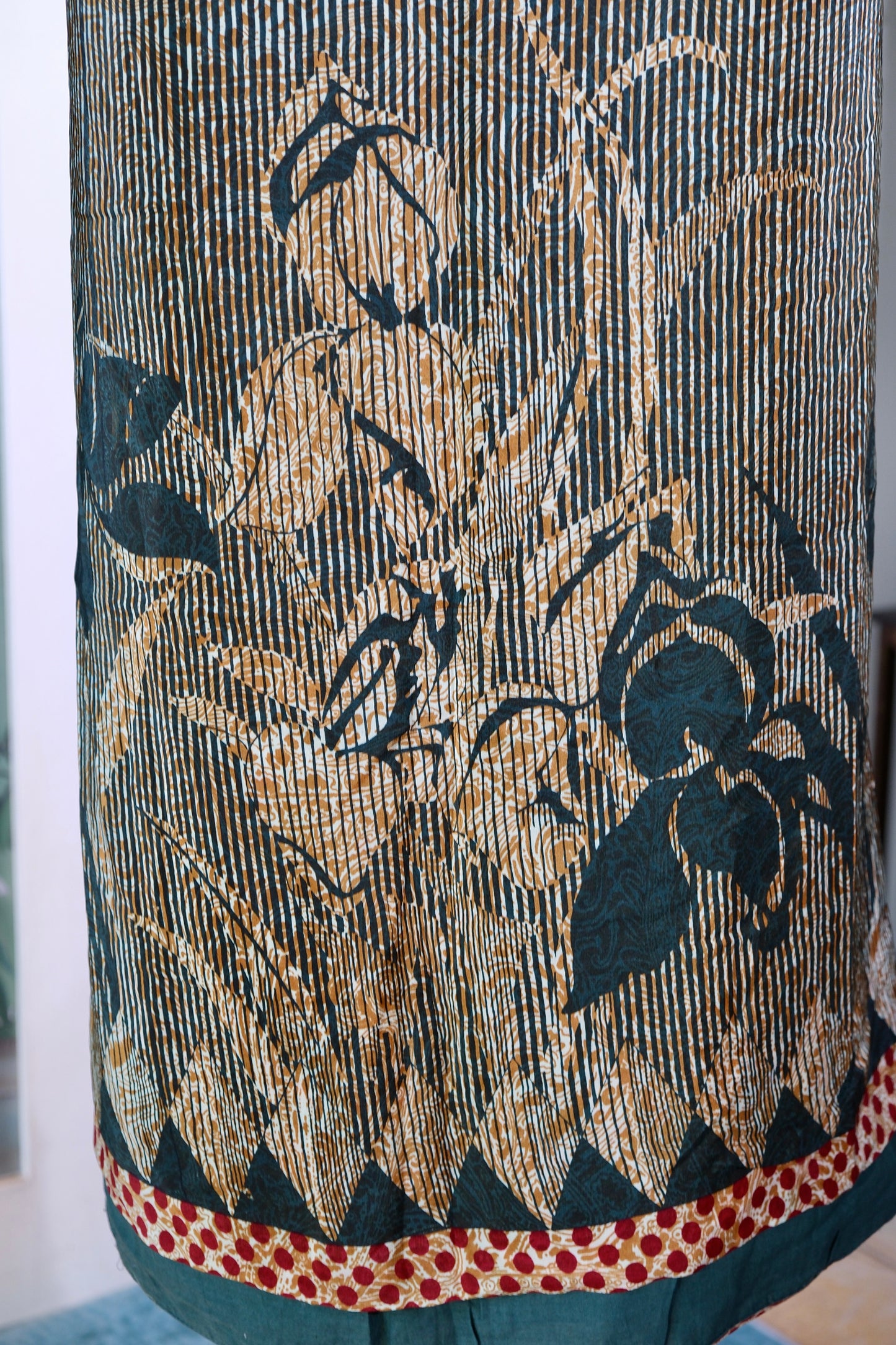 布料名 -《翠影幽兰》—— 侘寂风褶皱印花真丝绸缎 | Fabric Name - "Emerald Orchid Shadows" — Wabi-Sabi Pleated Printed Pure Silk Satin