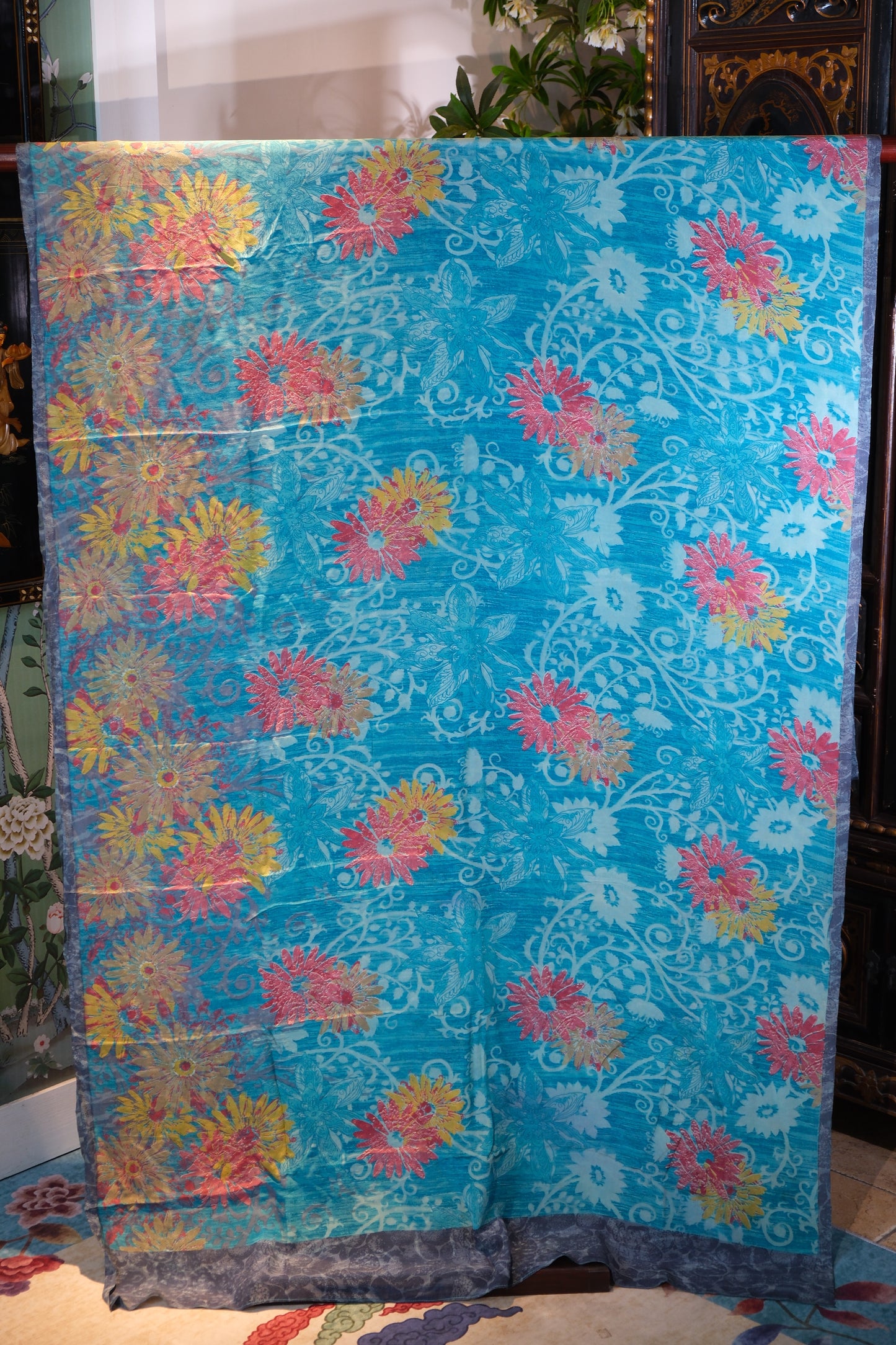 布料名 - “浮光锦影” —— 意象几何与繁花协奏：湖水蓝真丝双绉艺术面料 | Fabric Name - "Floating Shadows & Floral Echoes" — An Intersection of Abstract Geometry and Botanical Imagery: Aqua Blue Silk Crepe de Chine