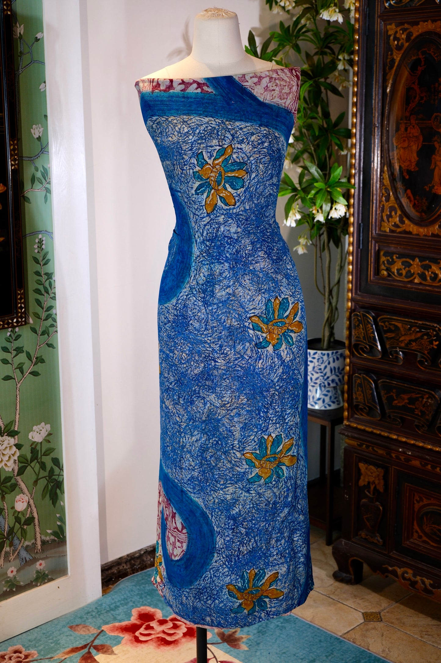 布料名 -  《海镜繁花：绛紫格纹与群青旋涡的复调诗》| Fabric Name - Sea-Mirror Blossoms: A Polyphonic Poem of Madder-Purple Checkerboard and Ultramarine Whirlpools