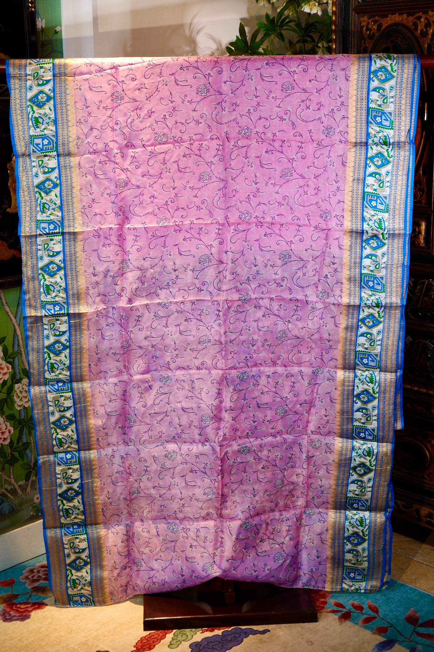 布料名 - 《樱草幻梦：紫藤蔓生与古国巡游的叙事织卷》| Fabric Name - Primrose Reverie: A Narrative Scroll of Wisteria Tendrils and Ancient Kingdom Processions