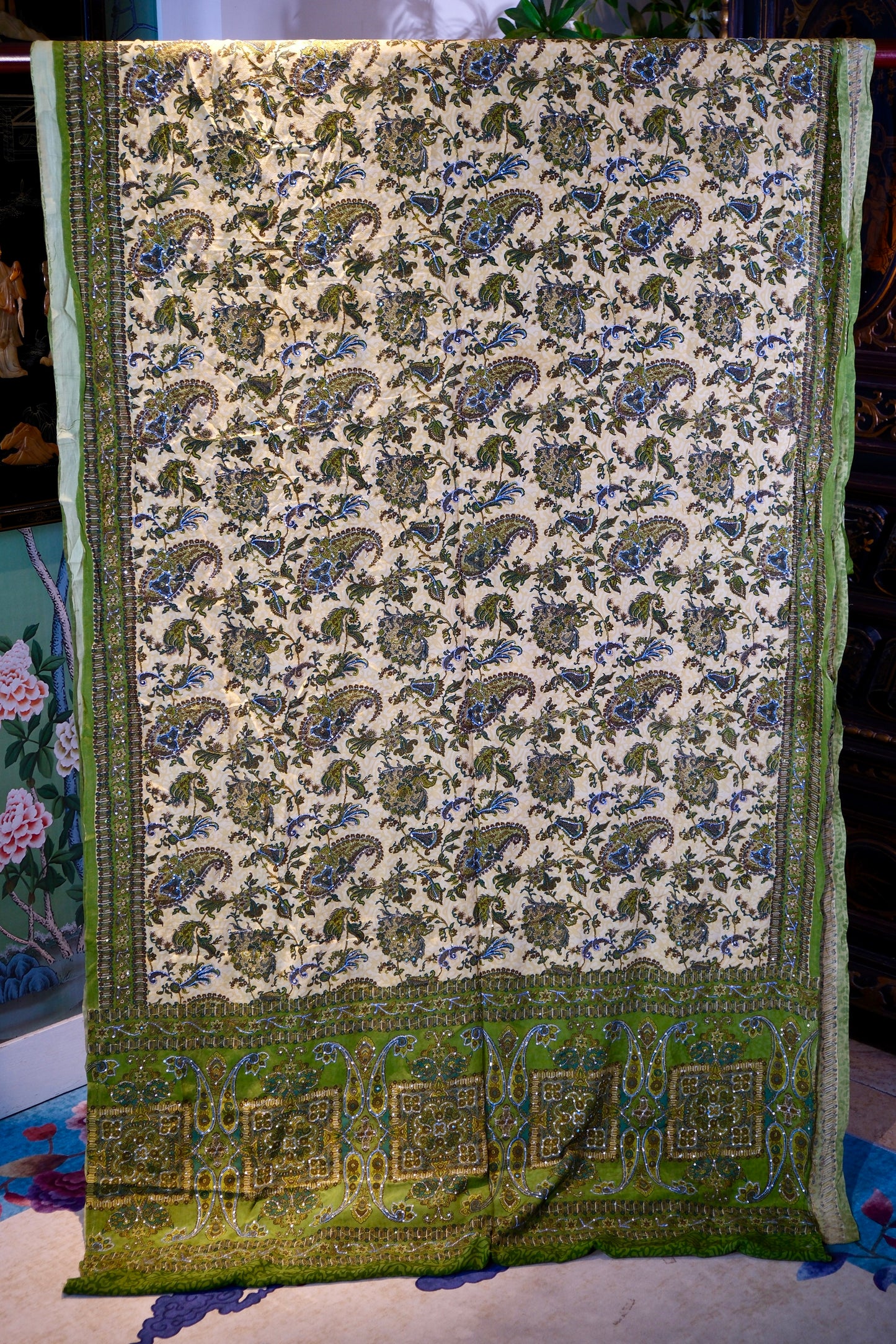 布料名 - 《迷翠森境：青苔底纹上的佩斯利繁星与银线织梦》 | Fabric Name - Enchanted Moss Realm: Paisley Constellations and Silver-Woven Dreams on Mossy Ground