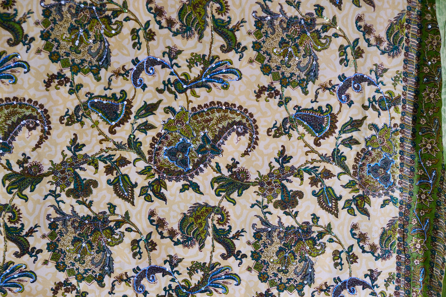 布料名 - 《迷翠森境：青苔底纹上的佩斯利繁星与银线织梦》 | Fabric Name - Enchanted Moss Realm: Paisley Constellations and Silver-Woven Dreams on Mossy Ground