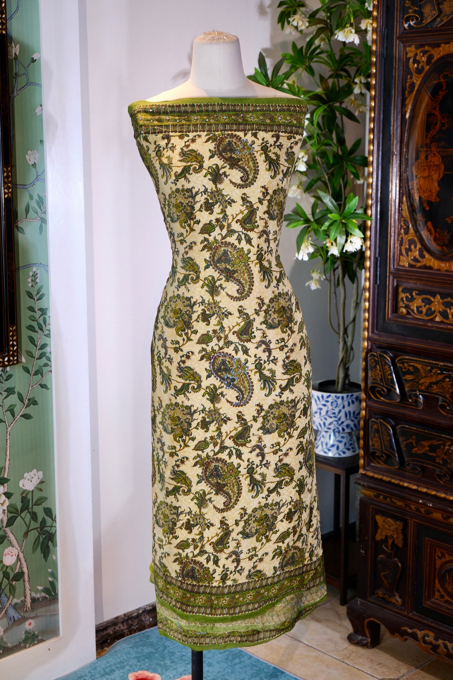 布料名 - 《迷翠森境：青苔底纹上的佩斯利繁星与银线织梦》 | Fabric Name - Enchanted Moss Realm: Paisley Constellations and Silver-Woven Dreams on Mossy Ground