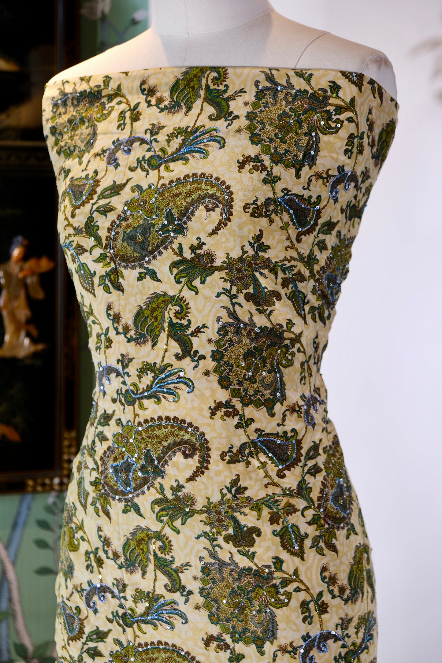 布料名 - 《迷翠森境：青苔底纹上的佩斯利繁星与银线织梦》 | Fabric Name - Enchanted Moss Realm: Paisley Constellations and Silver-Woven Dreams on Mossy Ground