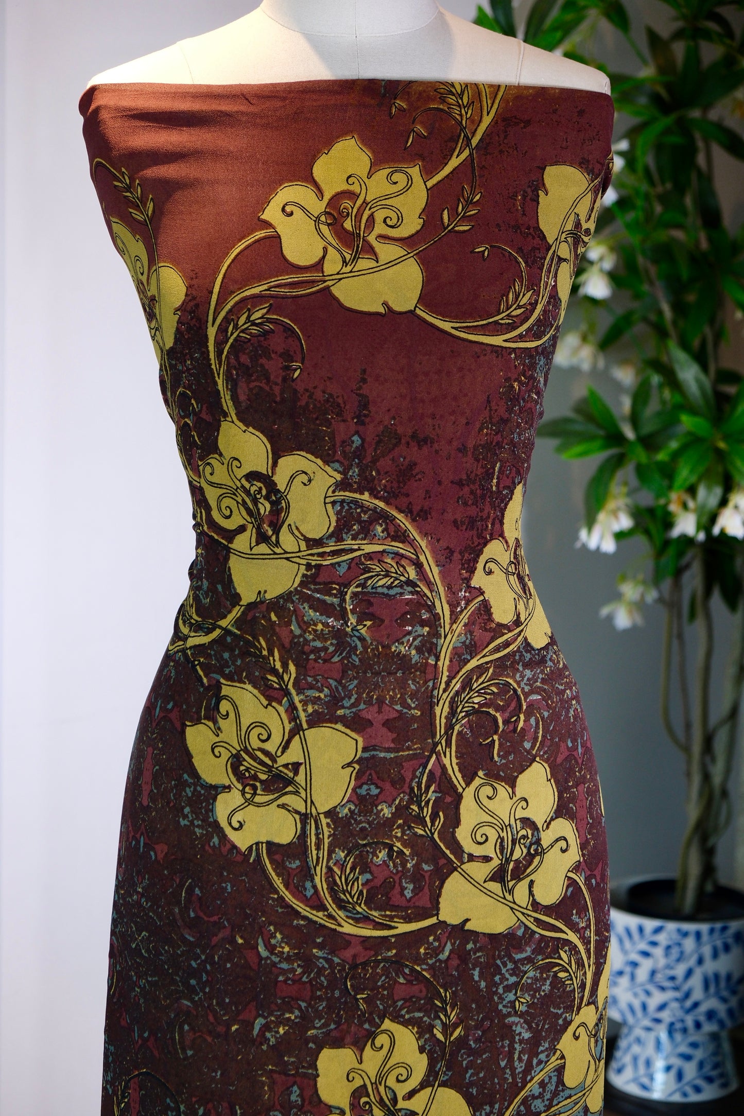 布料名 - 《暮色兰歌：赤褐与黛蓝交织的幽谷花蔓》| Fabric Name - Twilight Orchid Song: Valley Vines Woven in Russet and Dark Teal