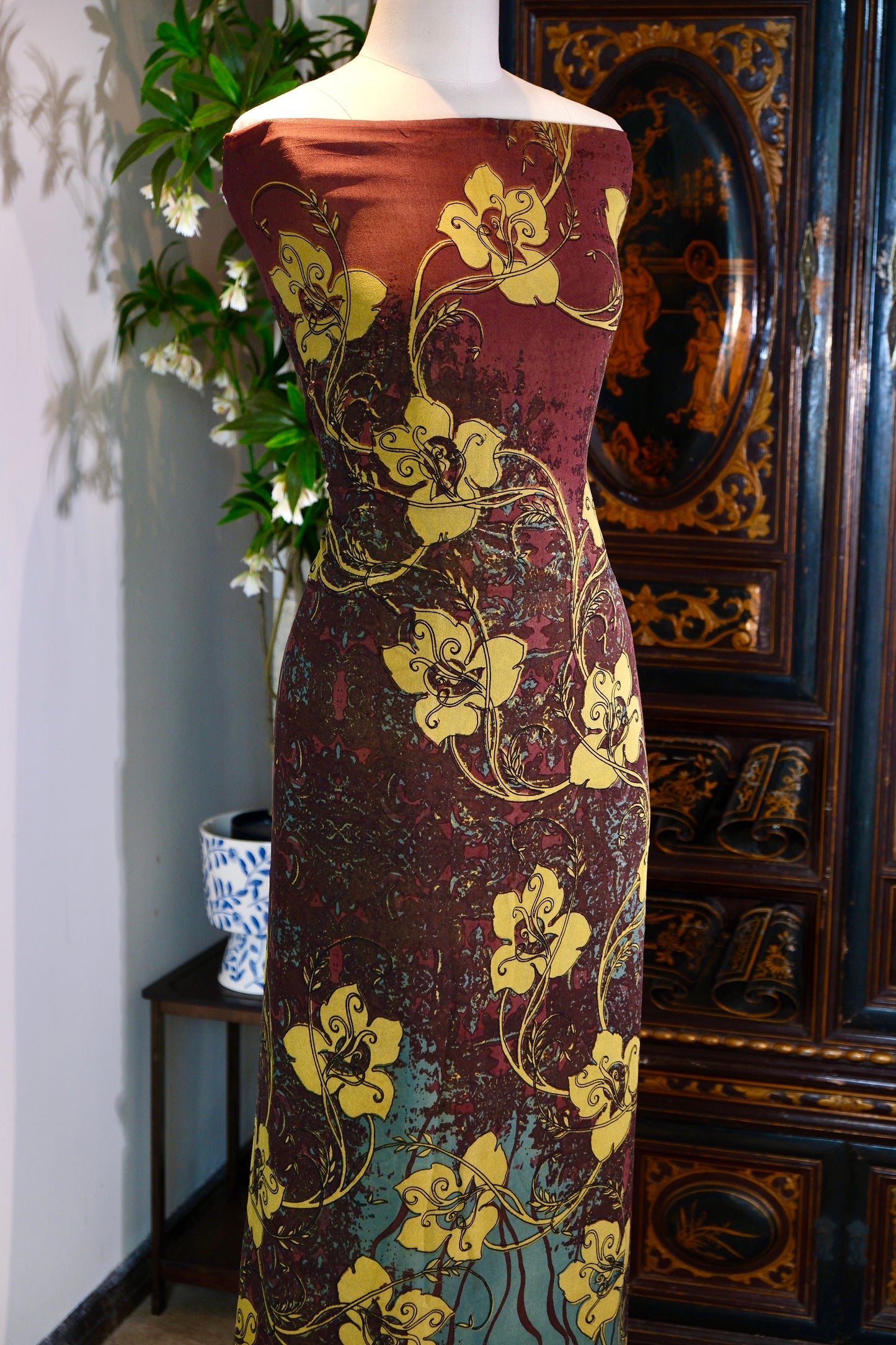 布料名 - 《暮色兰歌：赤褐与黛蓝交织的幽谷花蔓》| Fabric Name - Twilight Orchid Song: Valley Vines Woven in Russet and Dark Teal