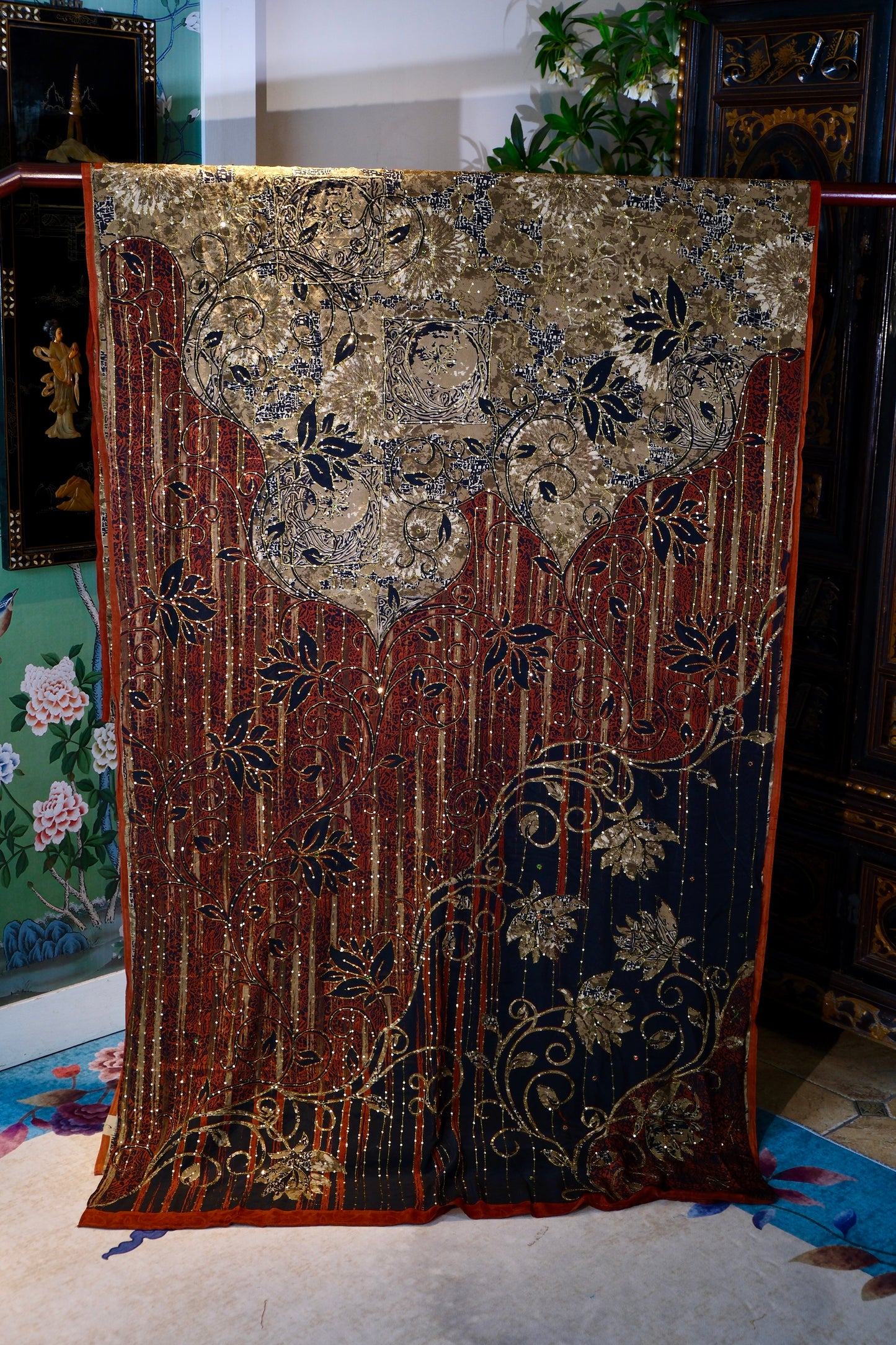 布料名 - 锦绣朱华：手工绣金、亮片与彩宝交织的蔓藤莲花 | Fabric Name - Vermilion Splendor: A Tapestry of Hand-Embroidered Gold, Sequins, and Jewels in Vining Lotus Motifs