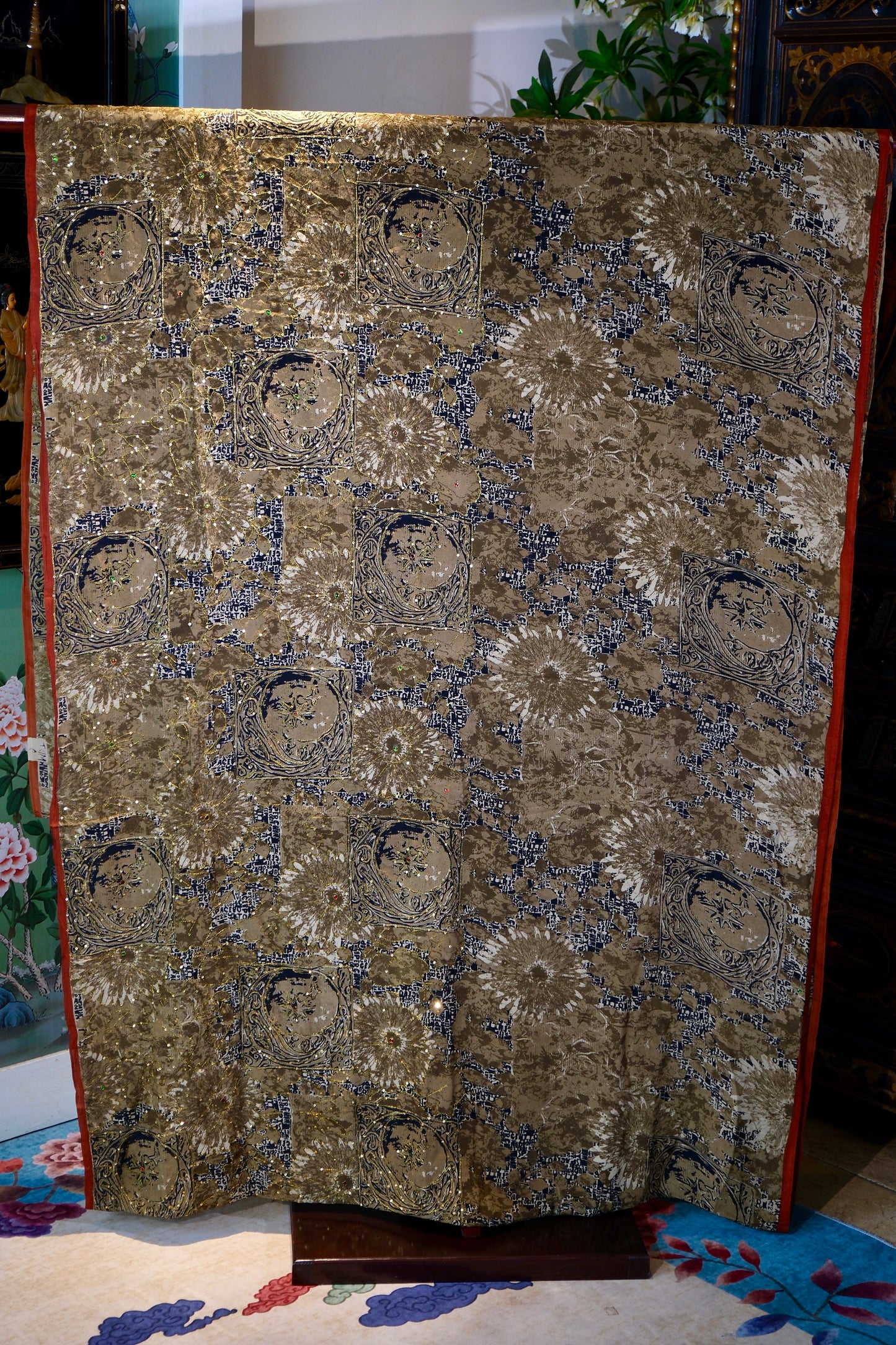 布料名 - 锦绣朱华：手工绣金、亮片与彩宝交织的蔓藤莲花 | Fabric Name - Vermilion Splendor: A Tapestry of Hand-Embroidered Gold, Sequins, and Jewels in Vining Lotus Motifs
